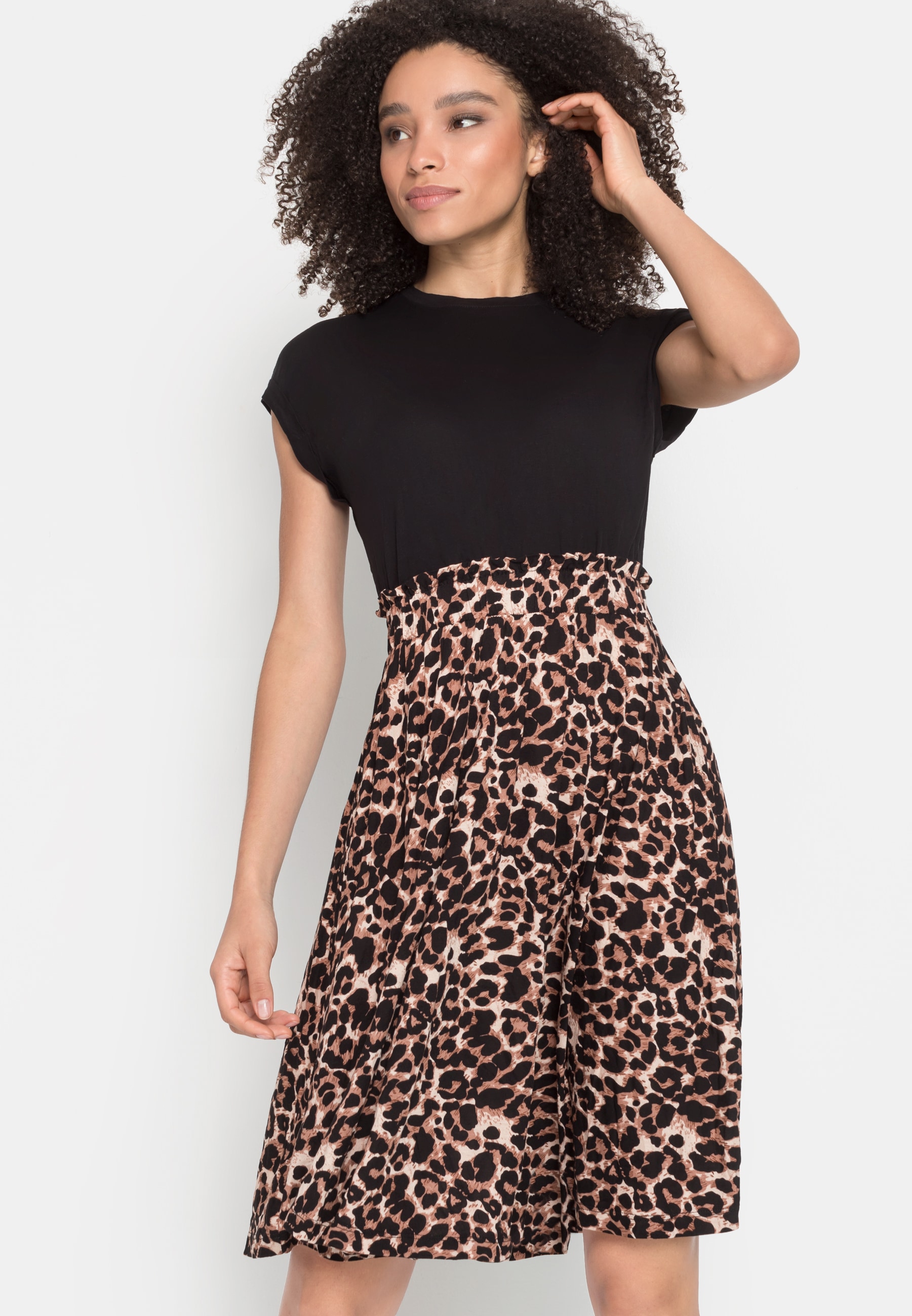 Image of LASCANA Jerseykleid mit Gummibund und Rüschenkante in der Taille, Leoprint