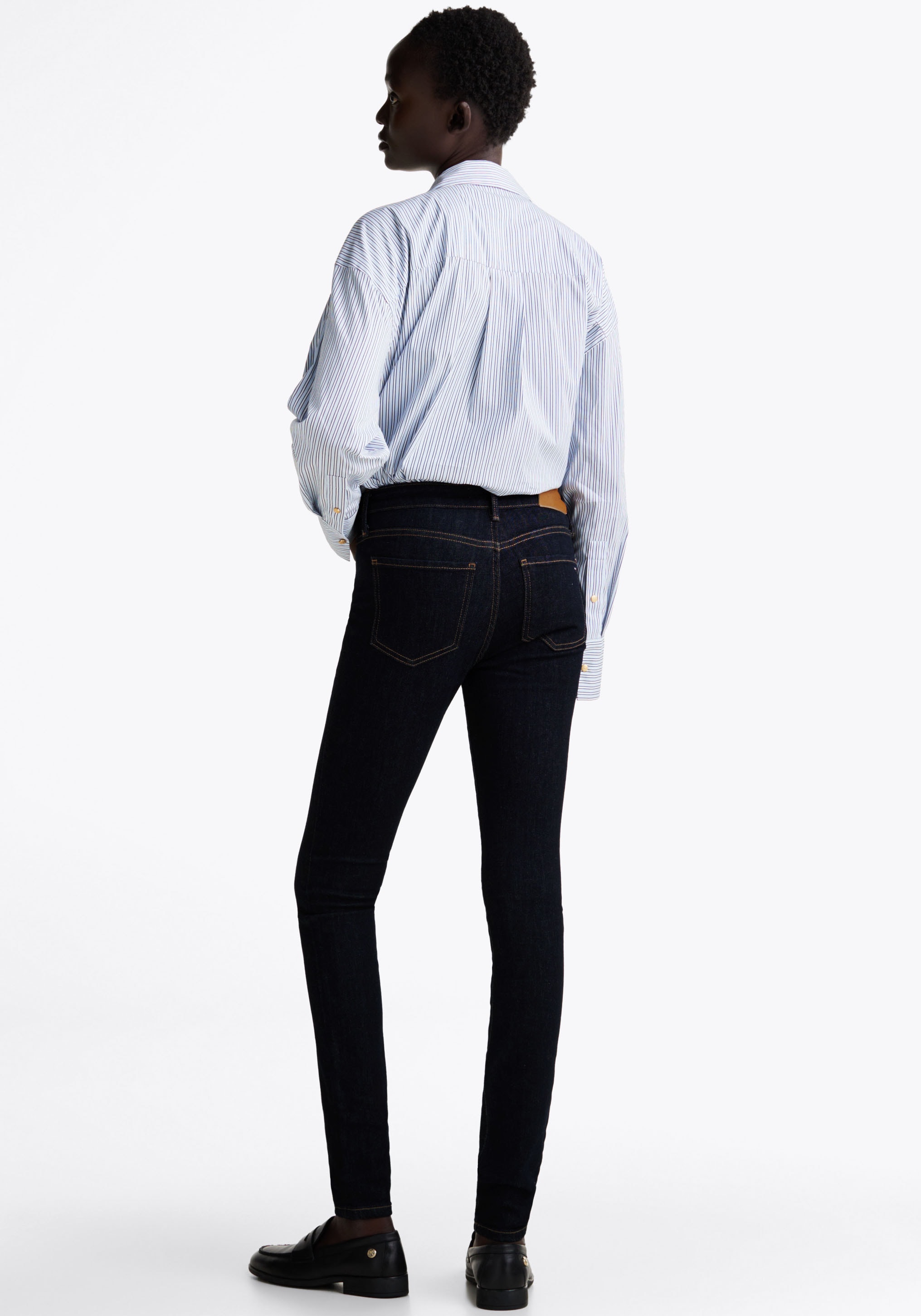 Tommy Hilfiger Skinny-fit-Jeans »HERITAGE COMO SKINNY RW«, mit Tommy Hilfiger Logo-Badge