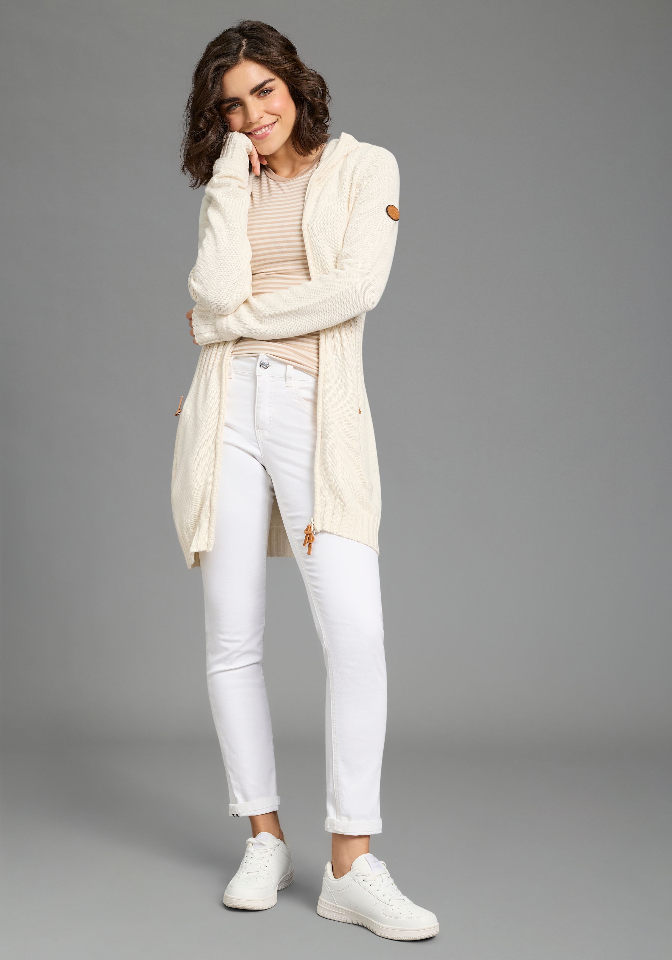 KangaROOS Cardigan à capuche in schmeichelnder Longform