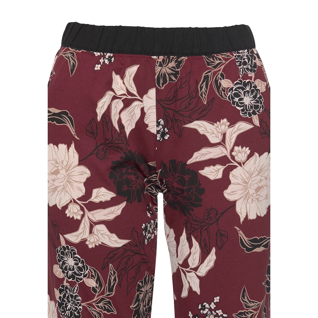 s.Oliver Pyjama, im Blumen-Dessin mit Streifen-Details