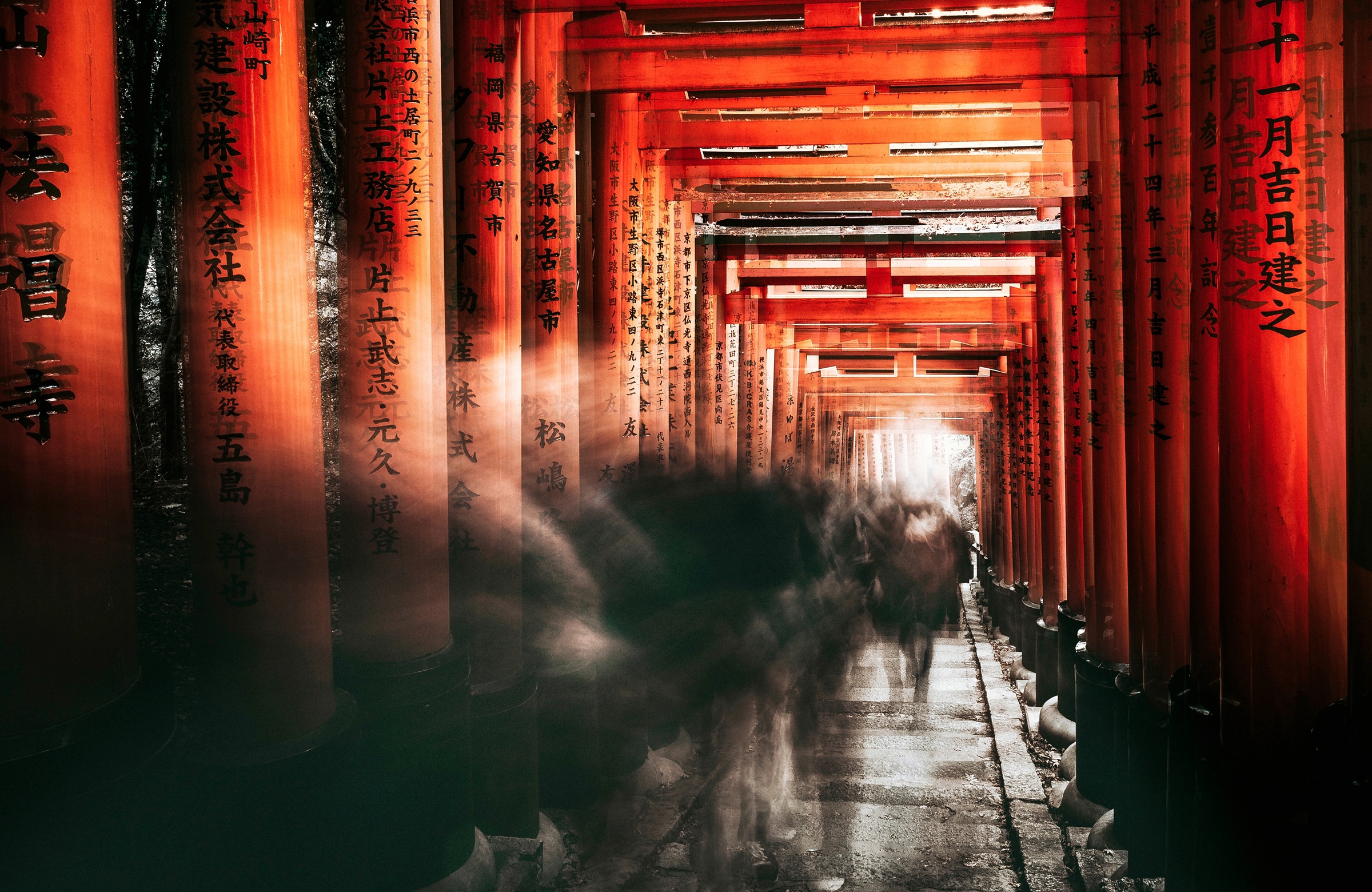 Image of Papermoon Fototapete »Photo-Art CARMINE CHIRIACO, FUSHIMI-INARI-SCHREIN«, Vliestapete, hochwertiger Digitaldruck, inklusive Kleister bei Ackermann Versand Schweiz
