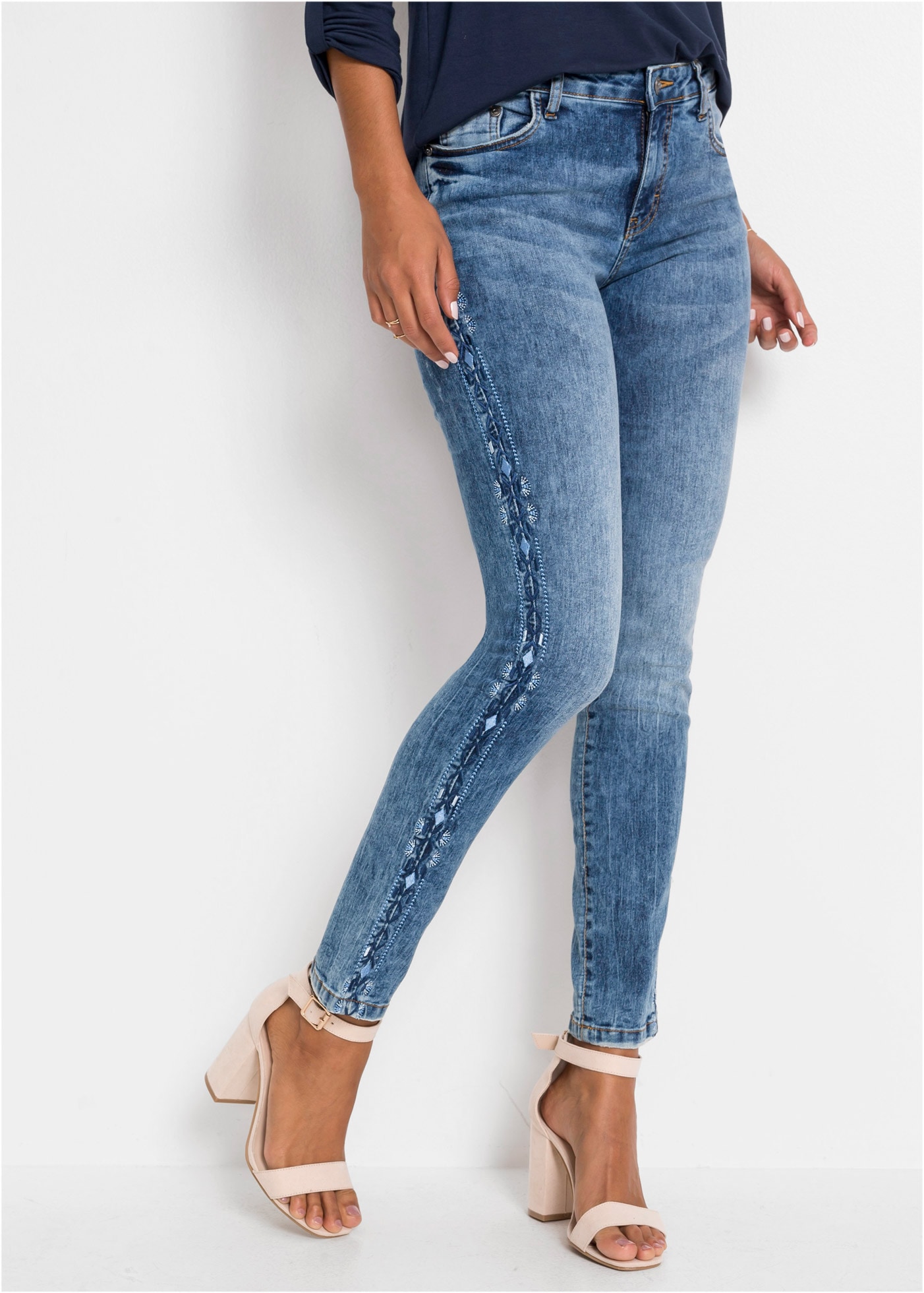 Image of bonprix Skinny-fit-Jeans Skinny fit Passform, Innenbeinlänge ca. 77,5 cm in Grösse 38