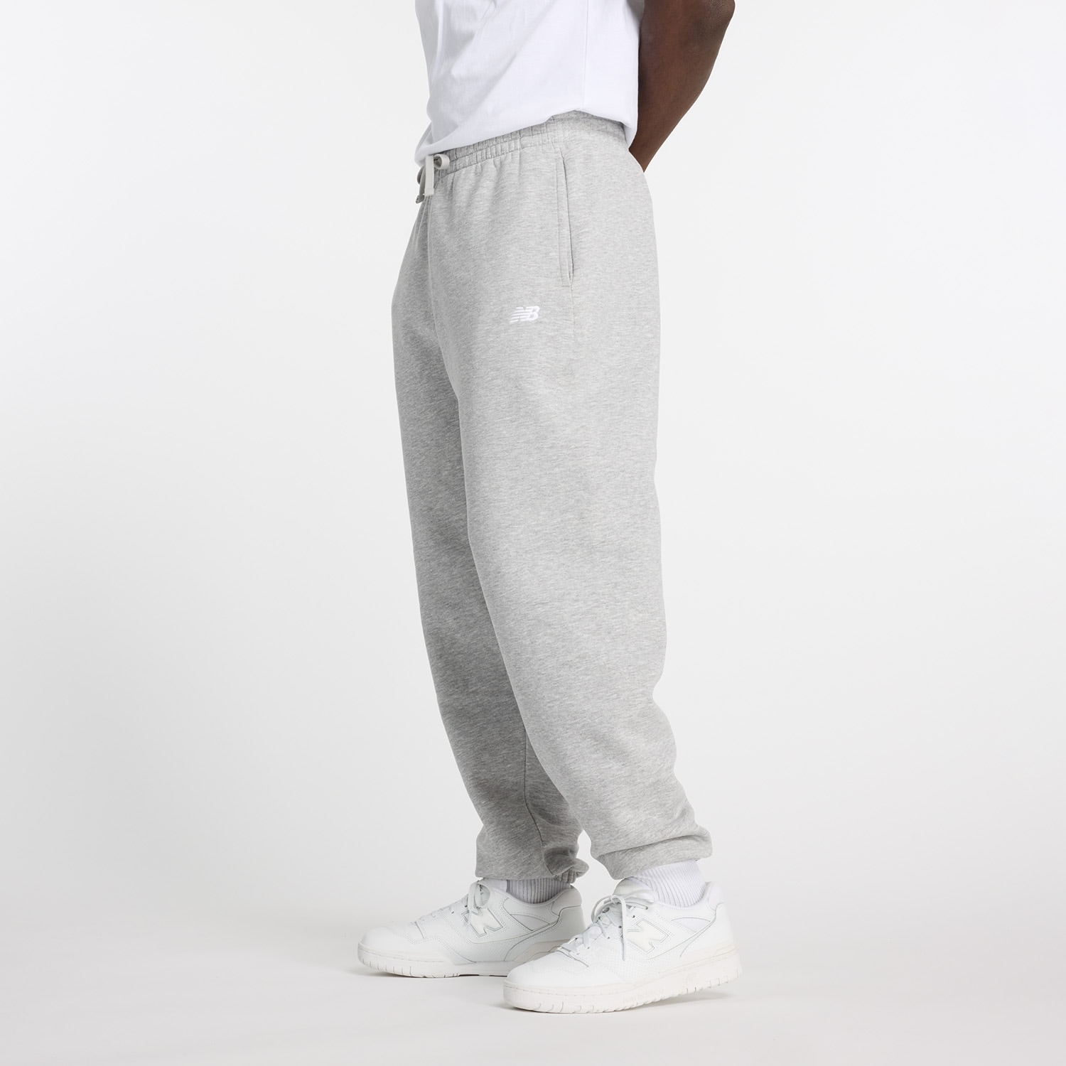 New Balance Jogginghose »SPORT ESSENTIALS FLEECE JOGGER«  mit Eingrifftaschen, weicher Stoff, lockere Passform