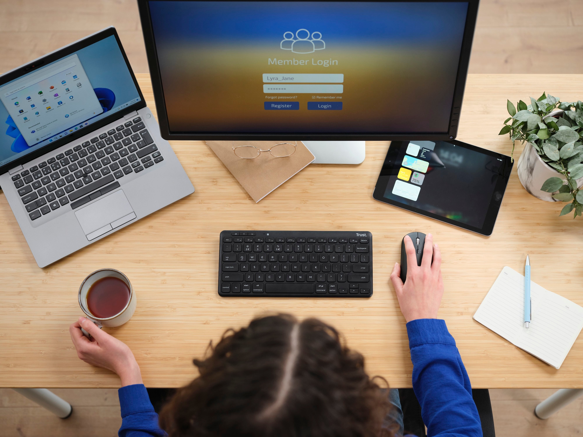 Trust Wireless-Tastatur »Lyra Kompakte Funktastatur«, (USB-Anschluss-Anpassbare Höhe-Multimedia-Tasten)