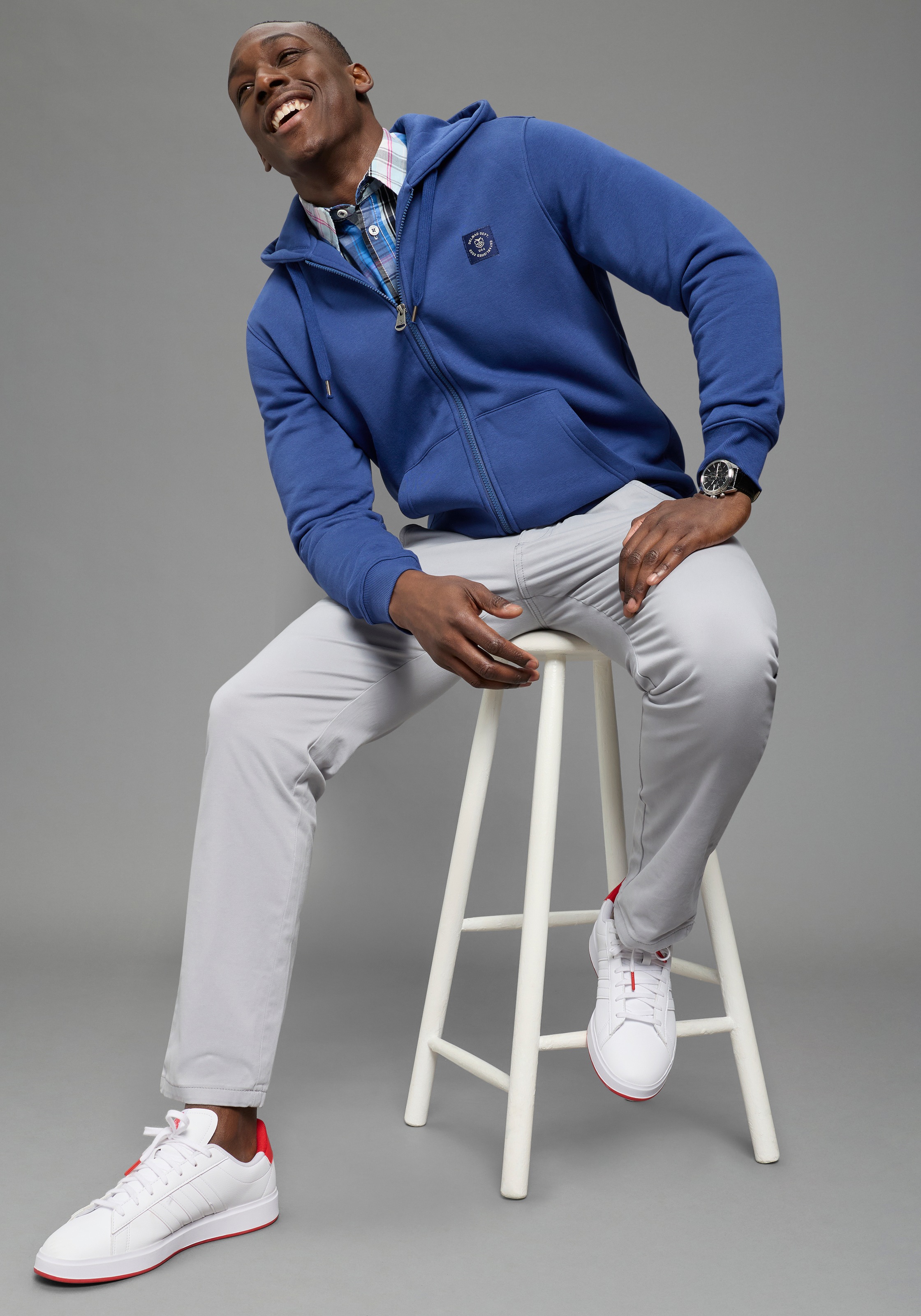 DELMAO Veste sweat mit Kapuze, mit Kordelzug, aus angerauter Sweatware, mit Langarm