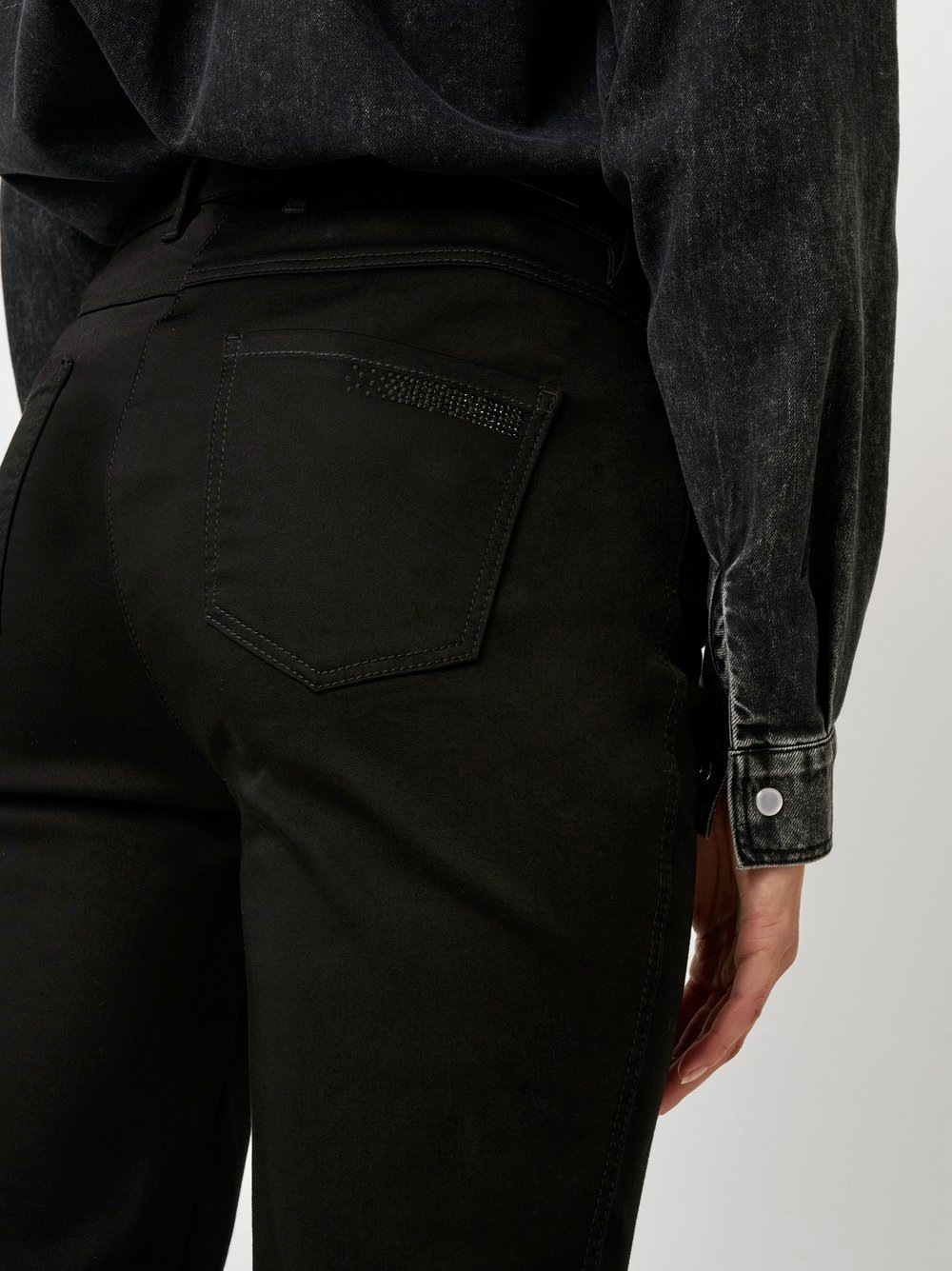 TONI Pantalon slim »TO BE LOVED«  avec petits strass sur la poche