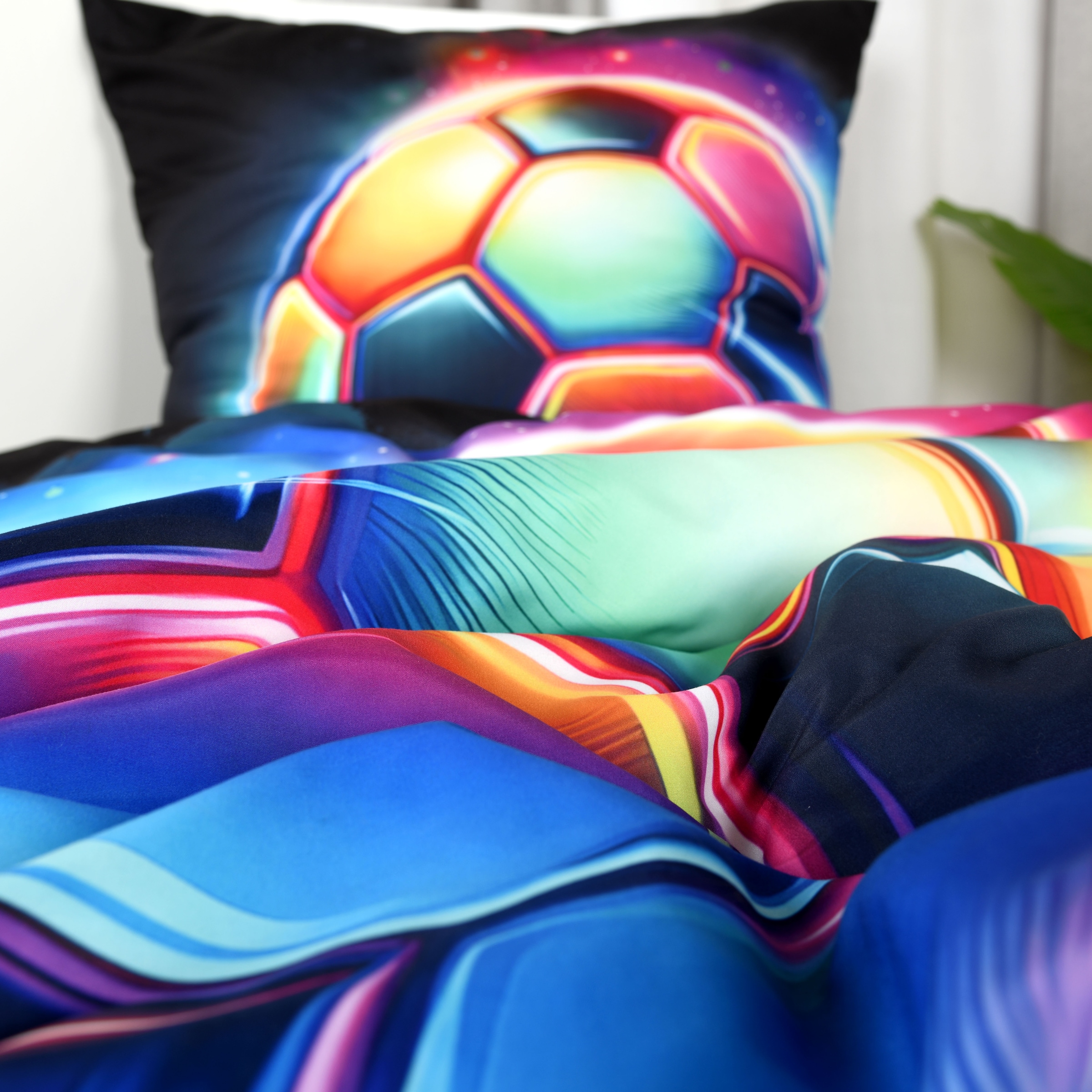 Herding Young Collection Wendebettwäsche »Neon Soccer« 2 Mit praktischem Reissverschluss