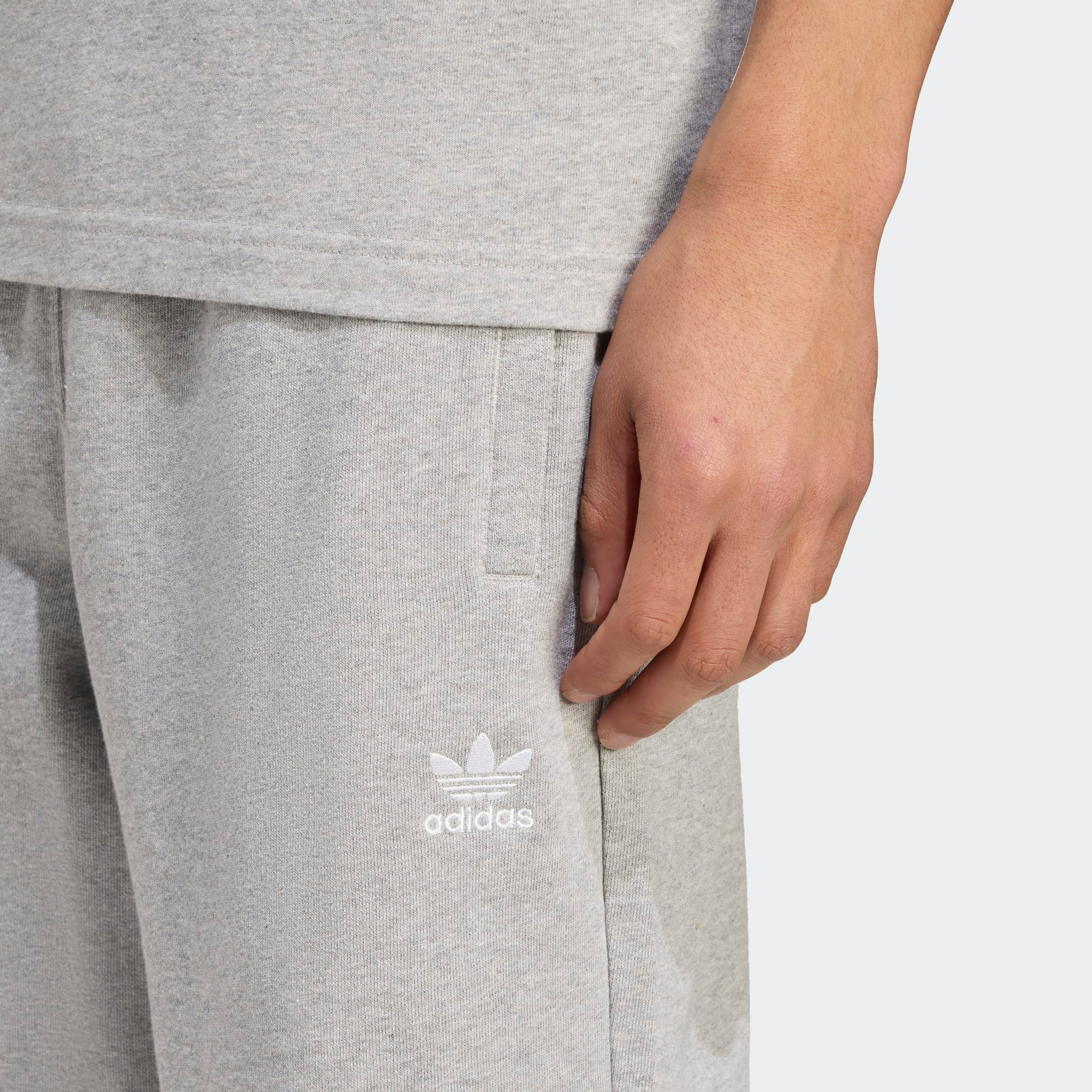 adidas Originals Short »ESSENTIALS TREFOIL«  Essential Sweat Shorts avec logo, en matière French-Terry douce