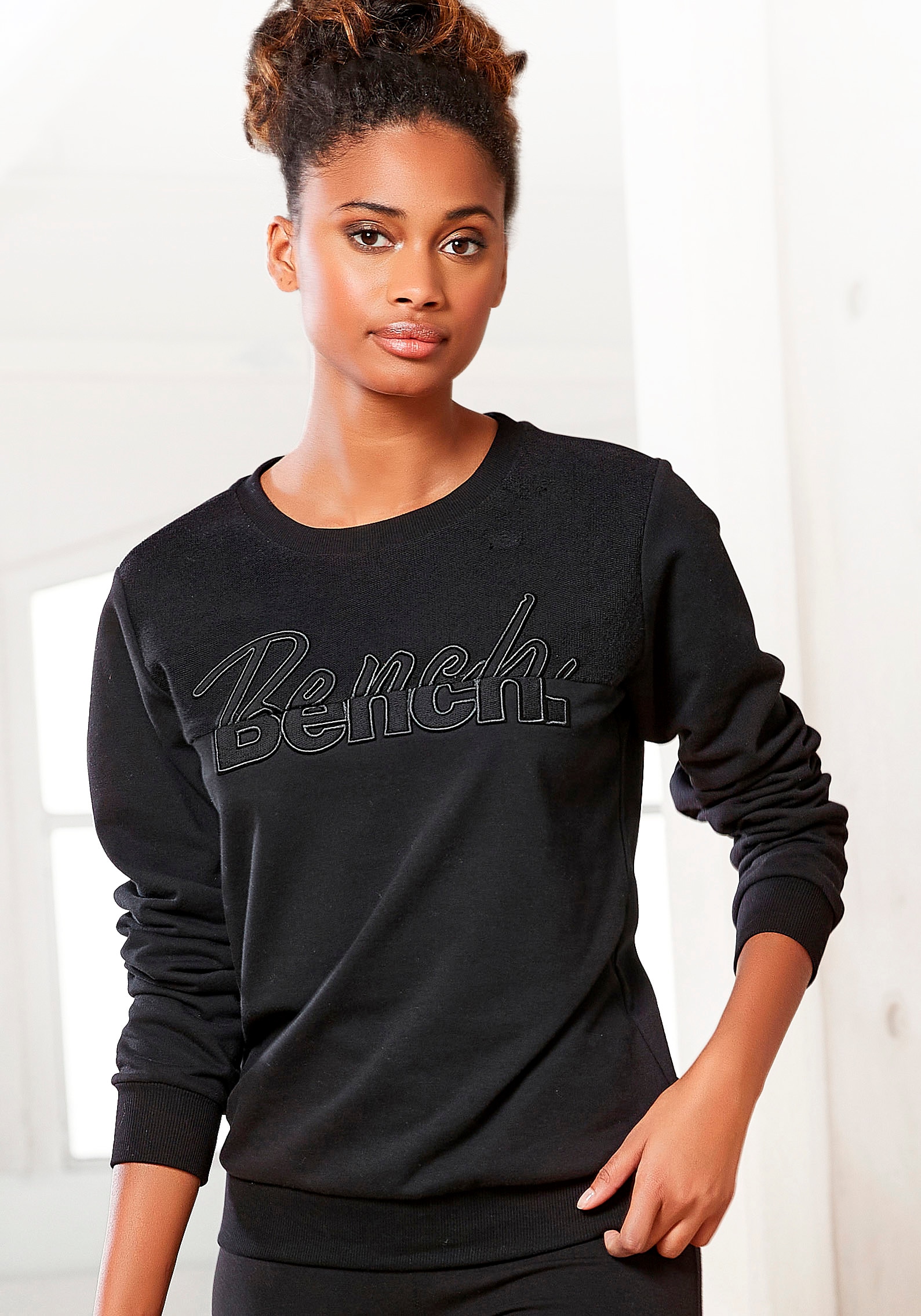 Bench. Sweatshirt, mit Logostickerei, Loungeanzug