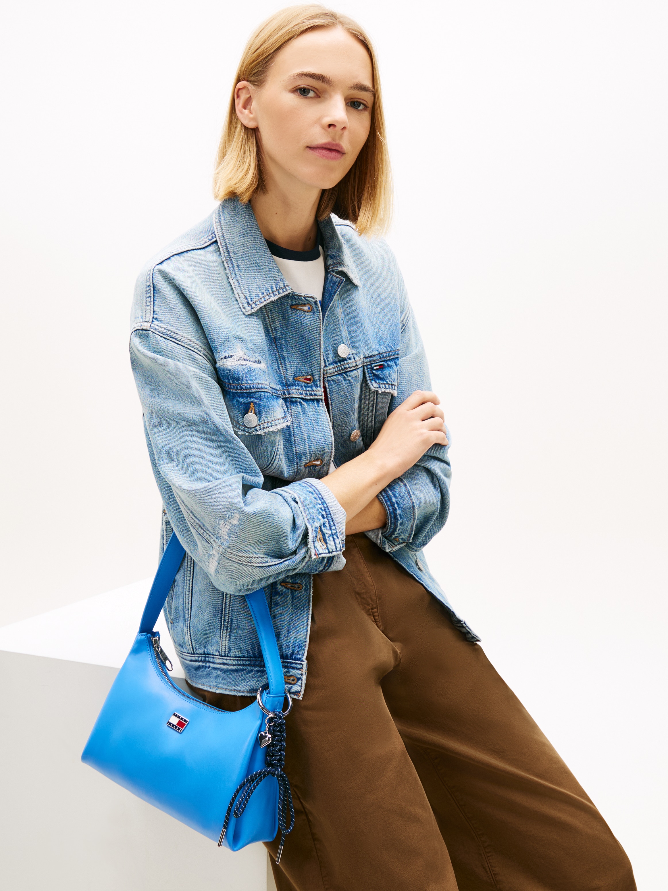 Tommy Jeans Sac à bandoulière »TJW CITY CHARM SHOULDER BAG« Sac à épaule femme, sac à main avec élément décoratif coloré