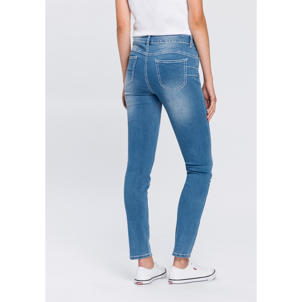 Arizona Slim-fit-Jeans »mit sichtbarer, schräger Knopfleiste«
