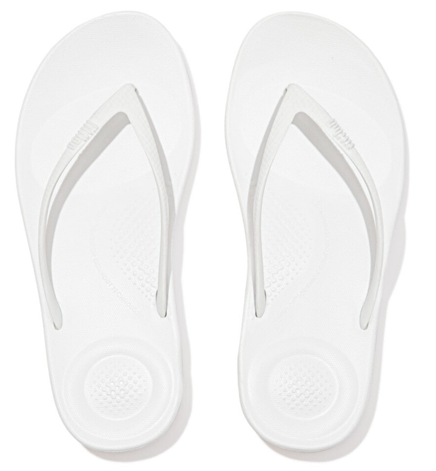 Fitflop Zehentrenner »IQUSHION«, Keilabsatz, Sommerschuh, Schlappen in schmaler Form
