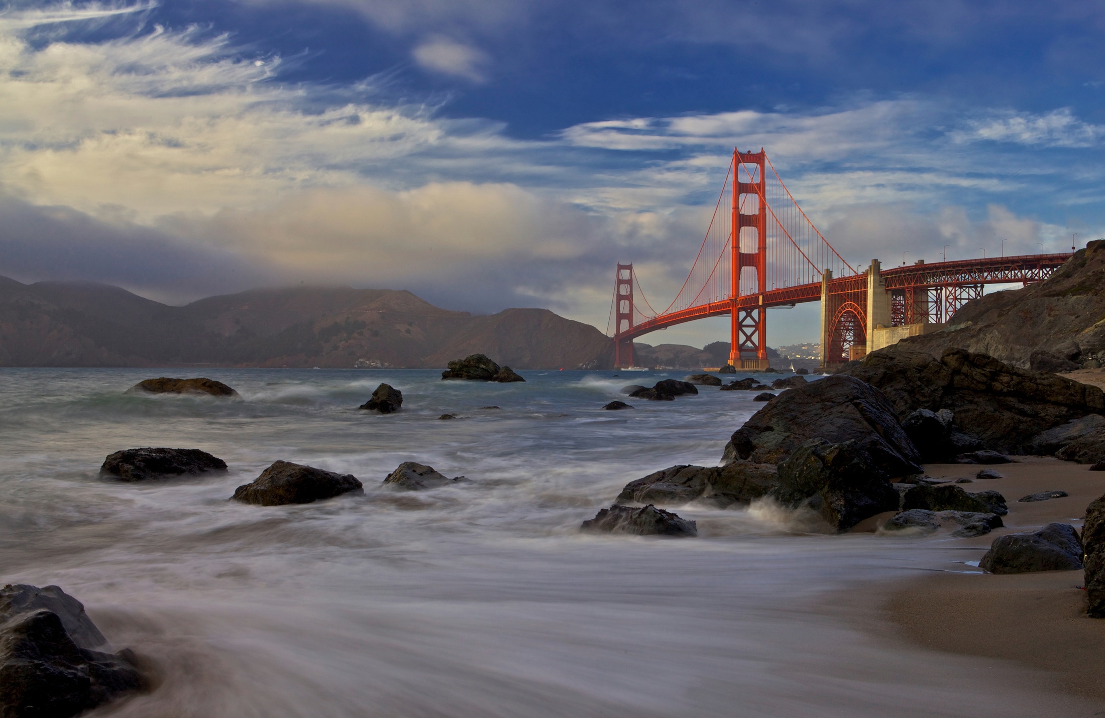 Image of Papermoon Fototapete »Photo-Art EVGENY VASENEV, GOLDEN GATE BRIDGE«, Vliestapete, hochwertiger Digitaldruck, inklusive Kleister bei Ackermann Versand Schweiz