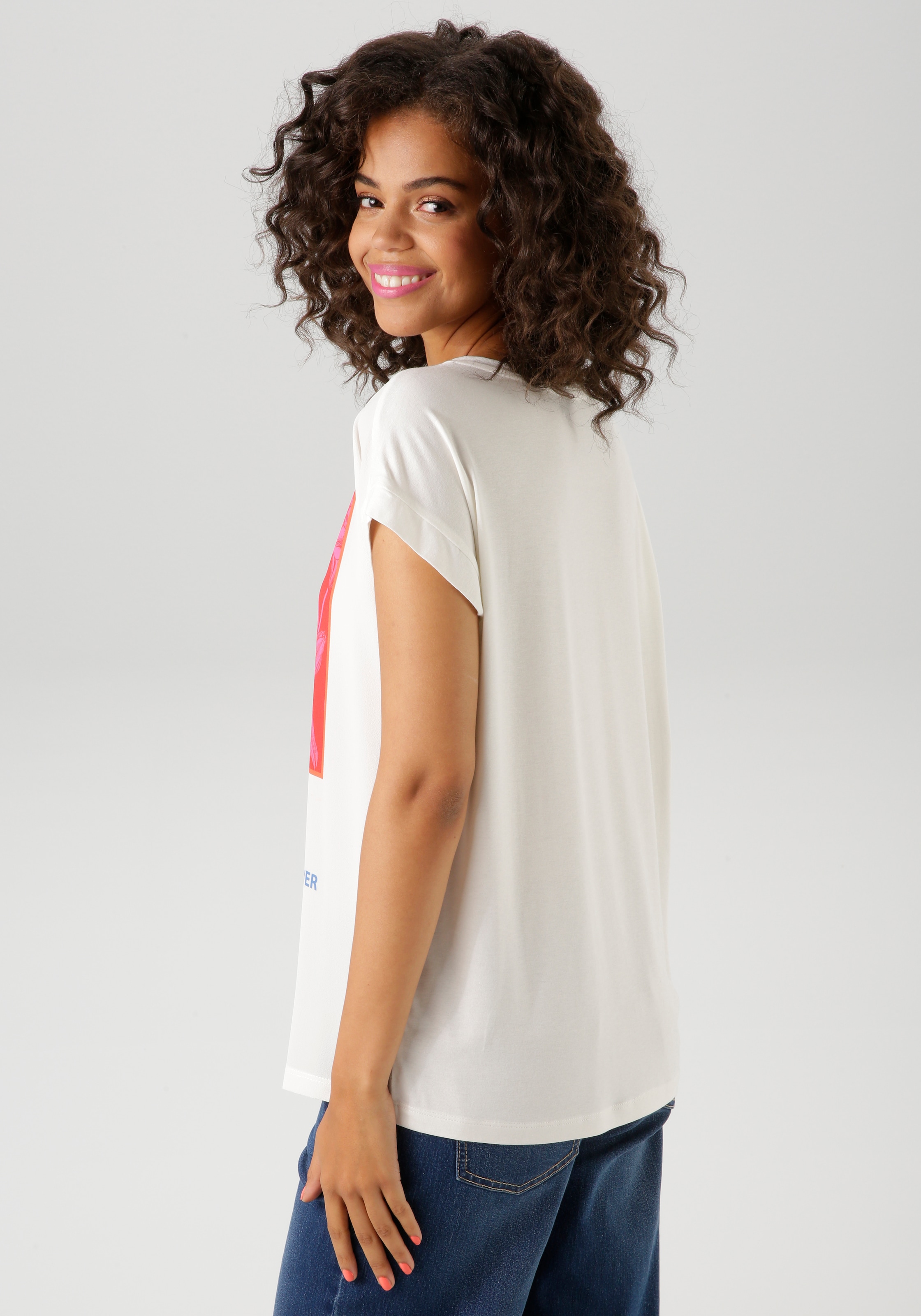 Aniston CASUAL Shirtbluse, mit kunstvollen Blumendruck und Statement-Schriftzug