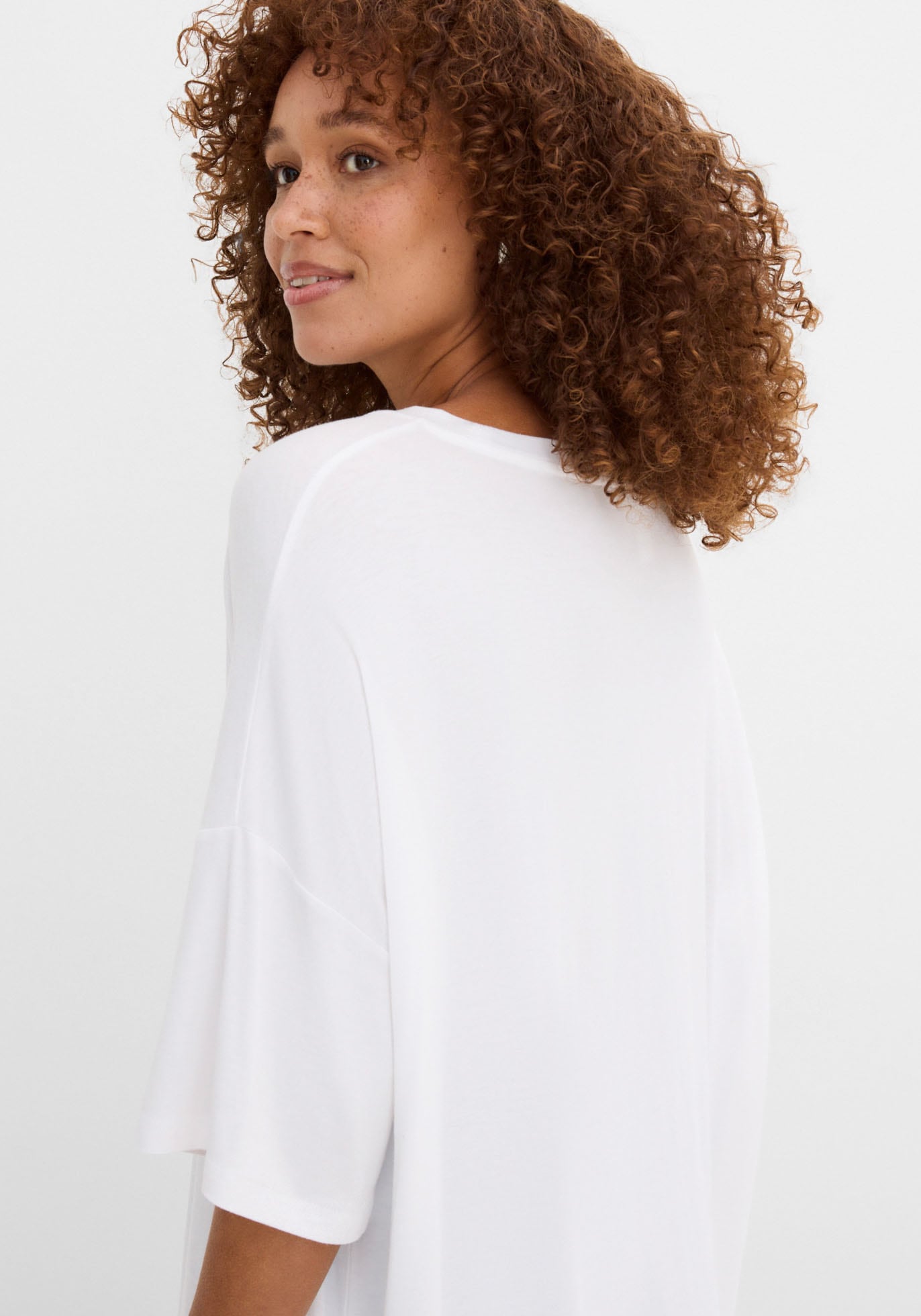 bonprix T-shirt oversize oversize Passform, Halbarm-Design, aus Viskose und Elasthan