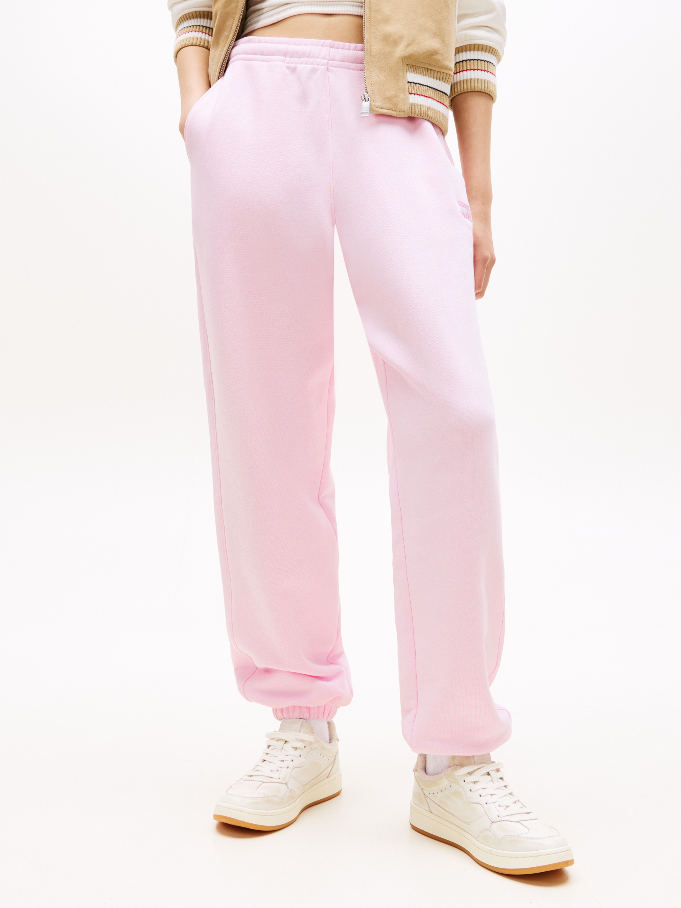 Image of Tommy Jeans Sweathose "TJW BADGE SWEATPANT" Relaxed Fit mit Elastikbund am Bein