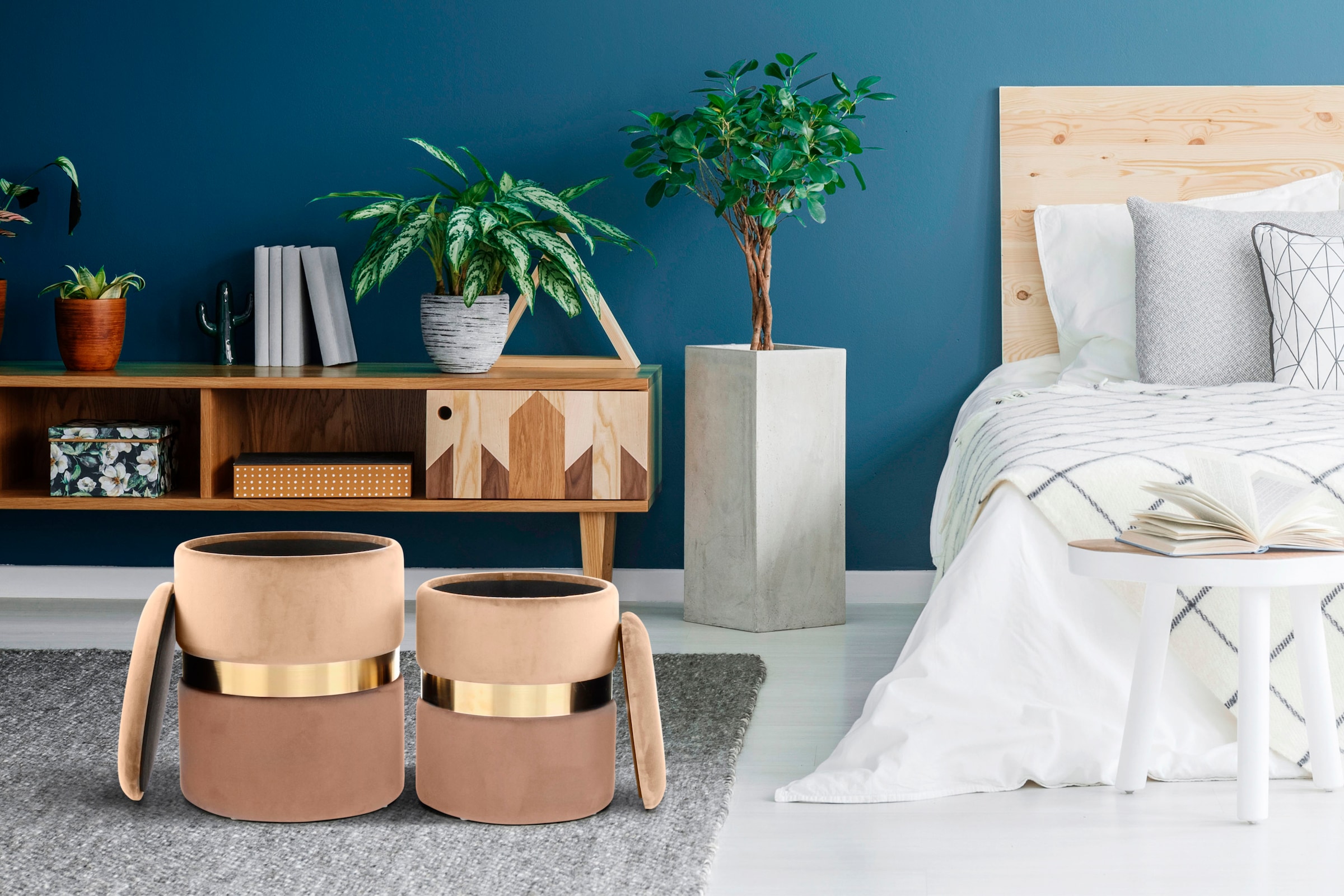 Image of Kayoom Stauraumhocker "Hocker Zora 125 2er-Set, samtweicher Stoffbezug,runde elegante Form" Set, 2 Stk. tlg. edles Design mit Metallring, gepolstert, mit Stauraum