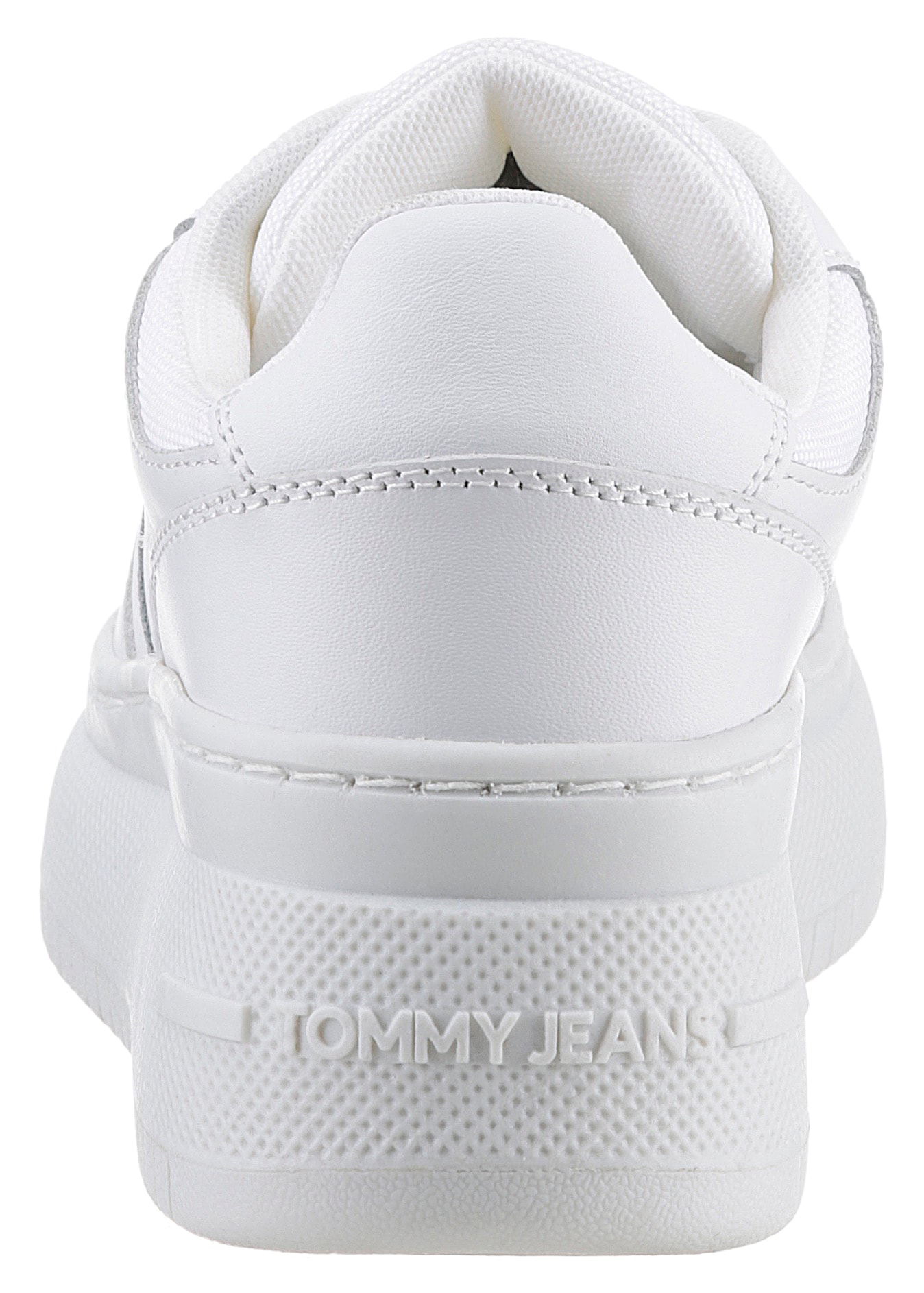 Tommy Jeans Plateausneaker »TJW RETRO BASKET FLATFORM ESS«, mit Logoschriftzug in der Sohle, Freizeitschuh, Halbschuh, Schnürschuh