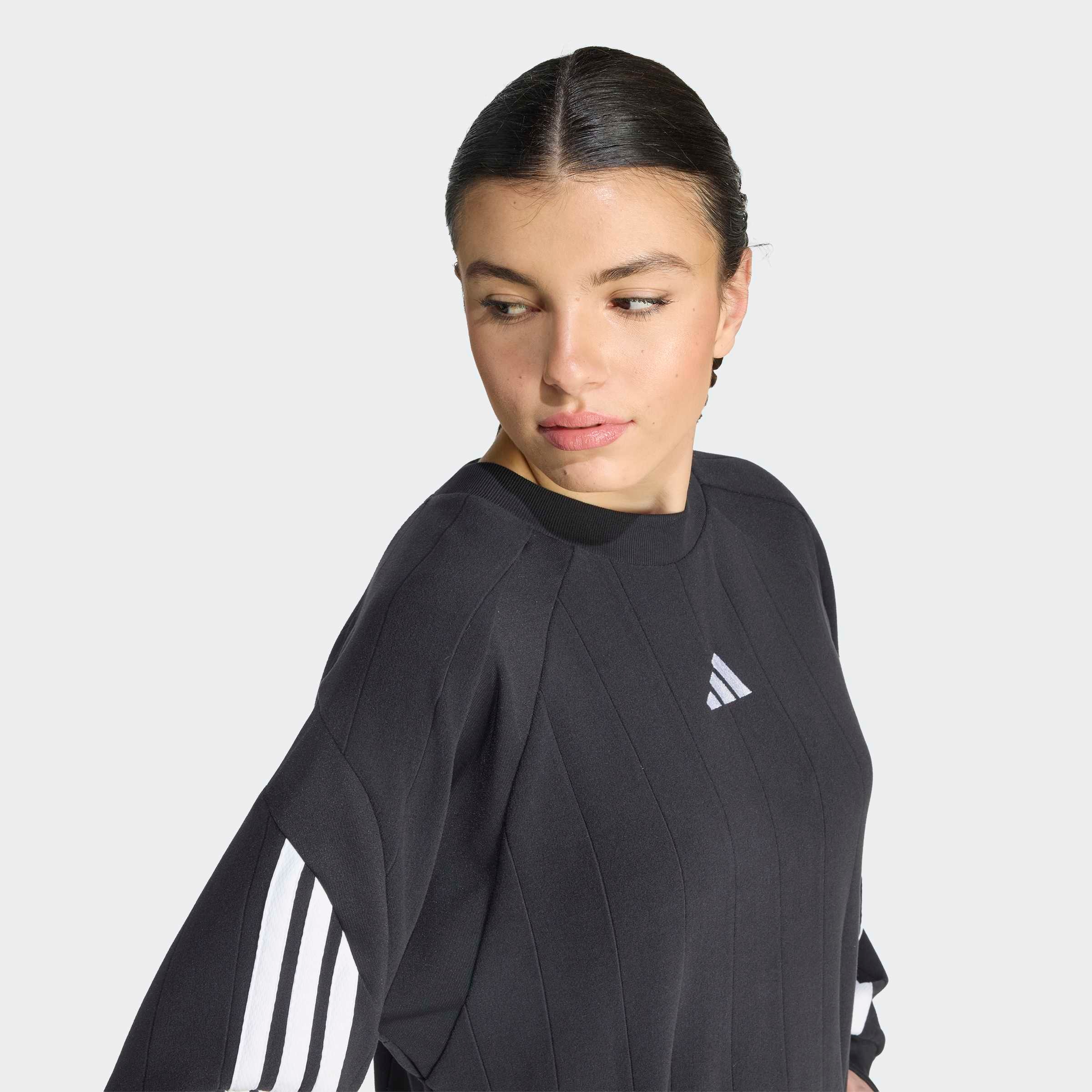 adidas Sportswear Shirtkleid »HOUSE OF TIRO DRESS« für Erwachsene, ohne Verschluss, mit sportlichem Stil
