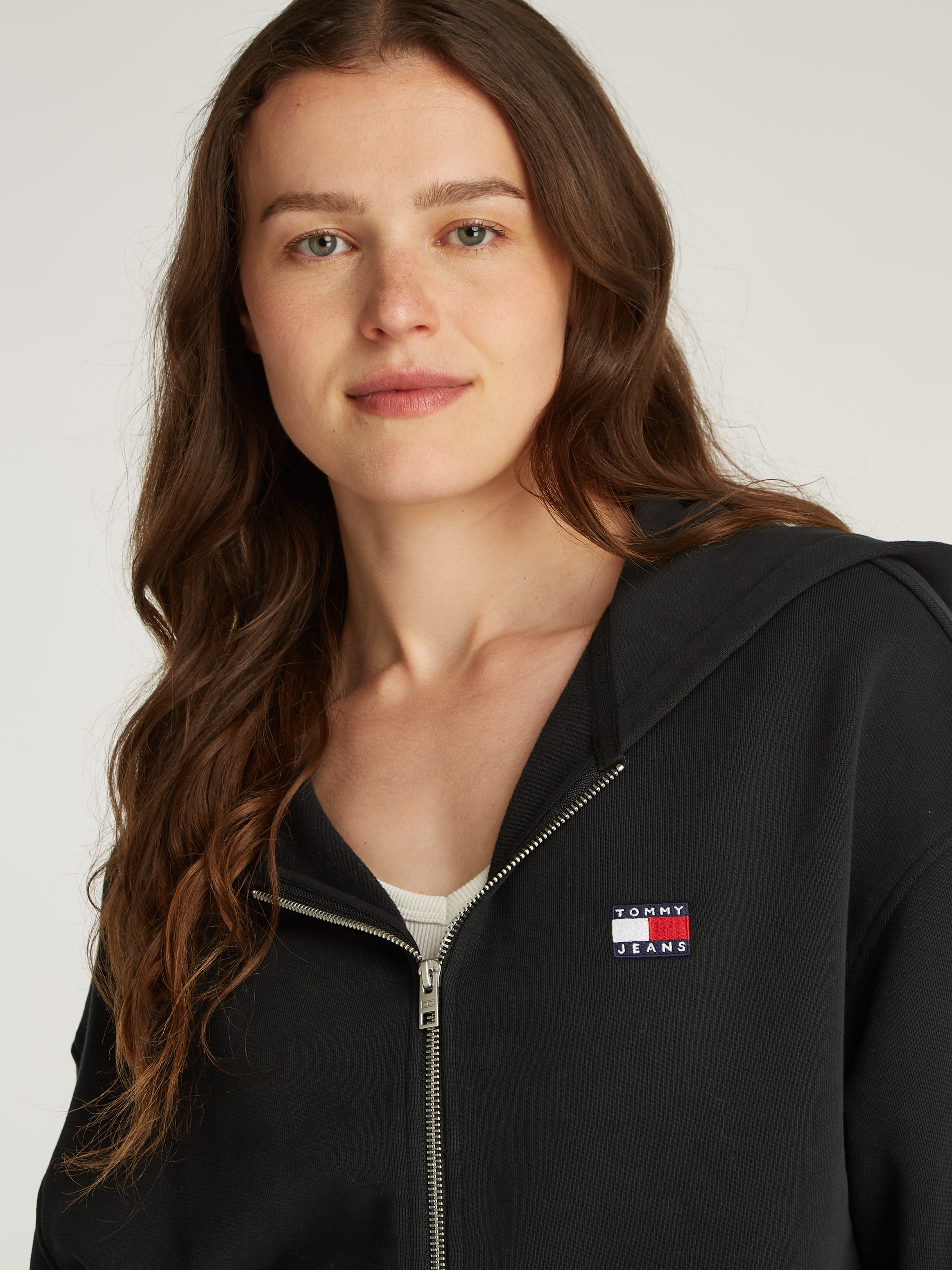 Tommy Jeans Curve Sweatshirt »Sweatshirt TJW BOXY BADG«, in Grossen Grössen, 2-Wege-Reissverschluss, mit Logostickerei