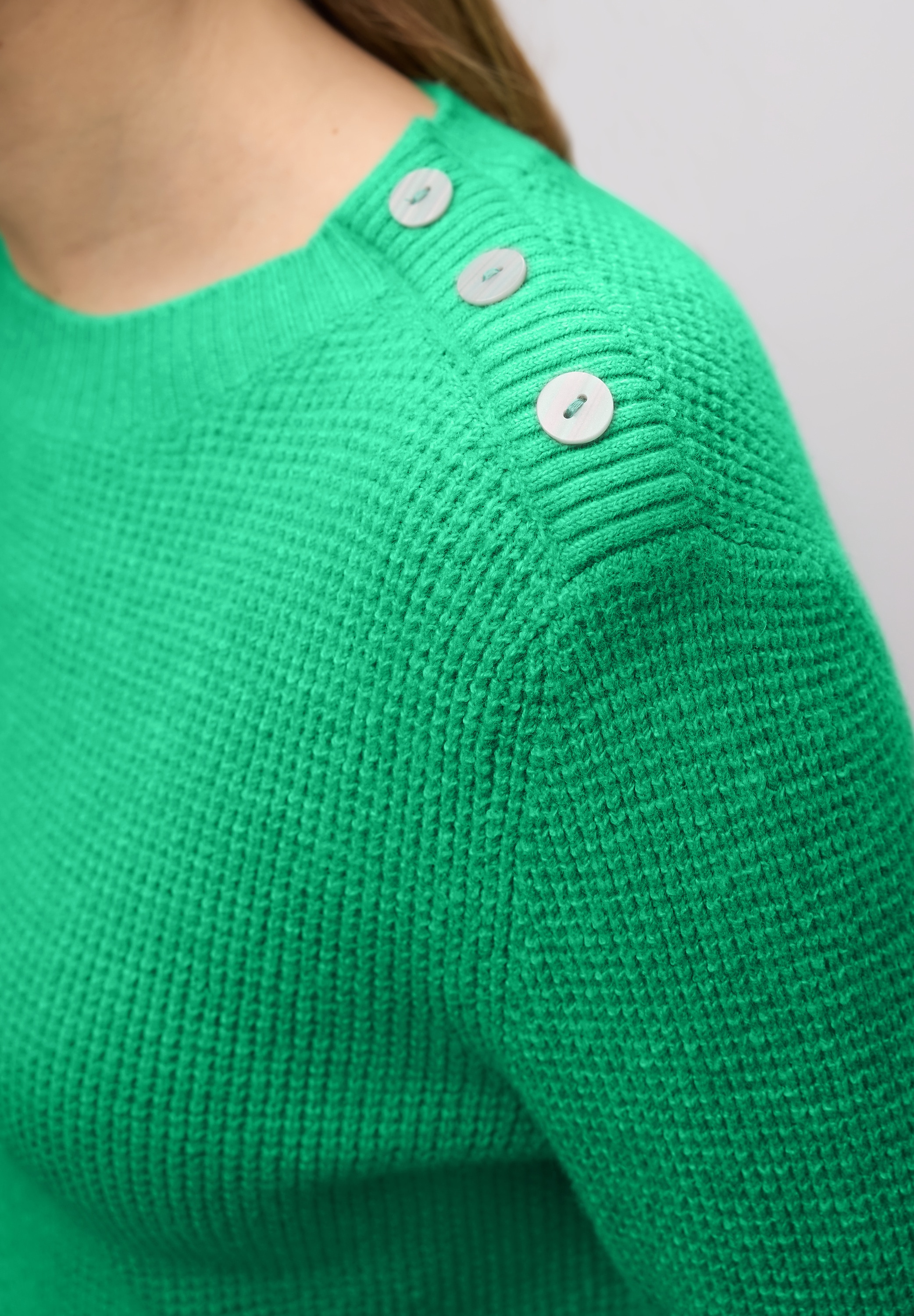 STREET ONE Pull en tricot mit Knopfdetail