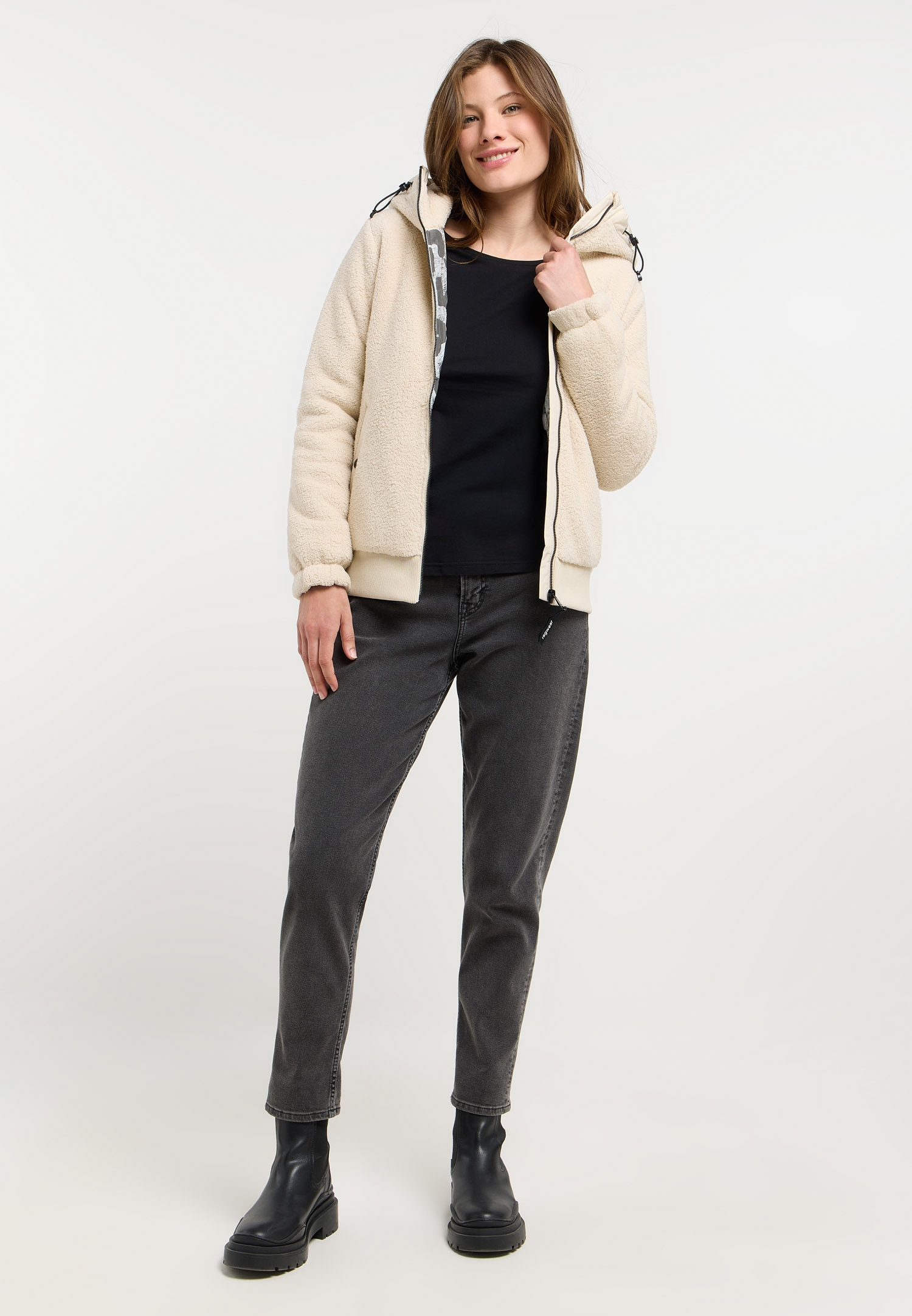 Ragwear Veste polaire »COUSY SHORT« avec capuche longueur hanches, avec fermeture éclair, coupe cintrée
