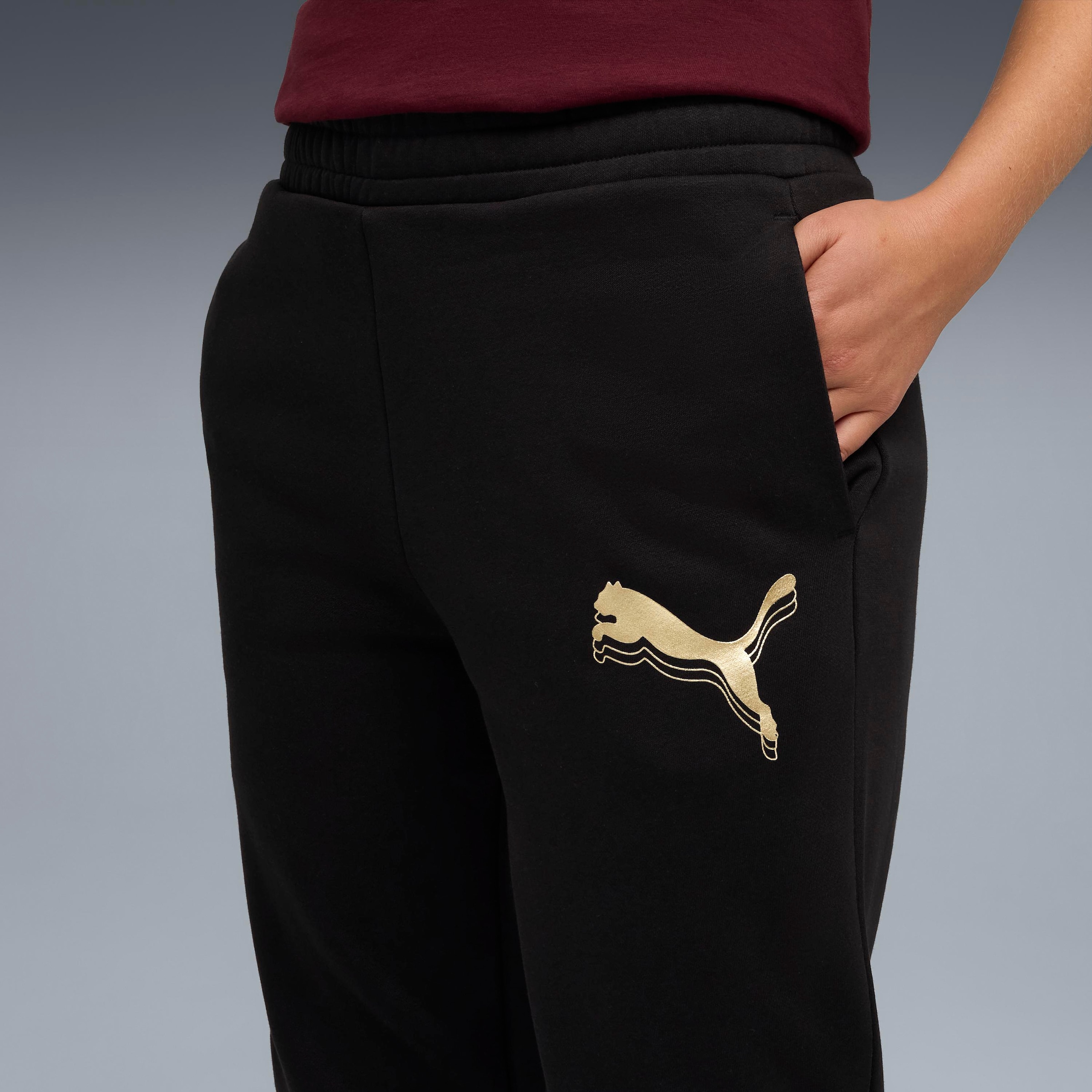PUMA Pantalon de survêtement »ESS METALLIC SWEATPANTS FL«  style sportif, pour activités variées, avec poches latérales