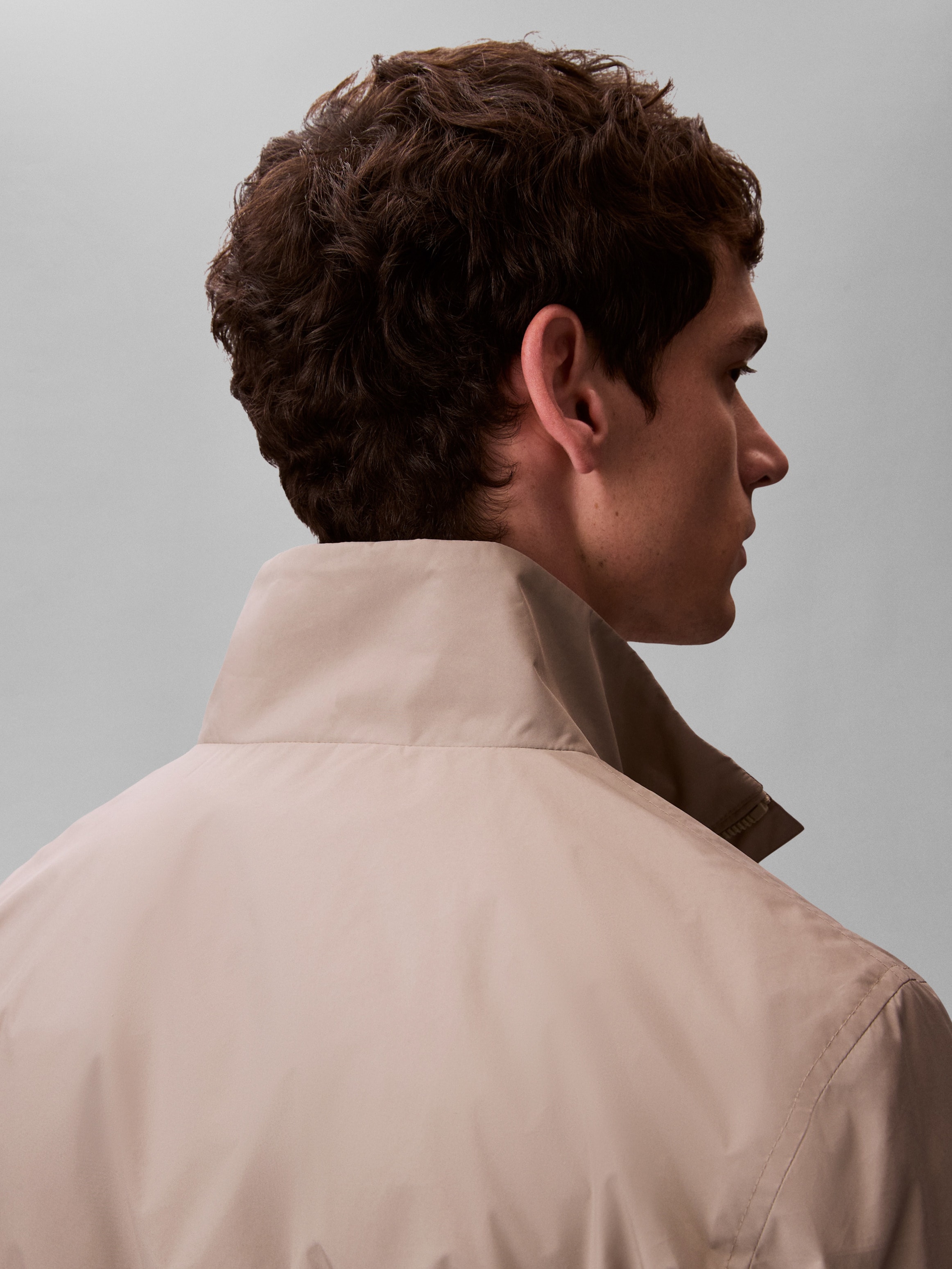 Calvin Klein Coupe-vent »UNFILLED NYLON« sans capuche coupe régulière avec col montant