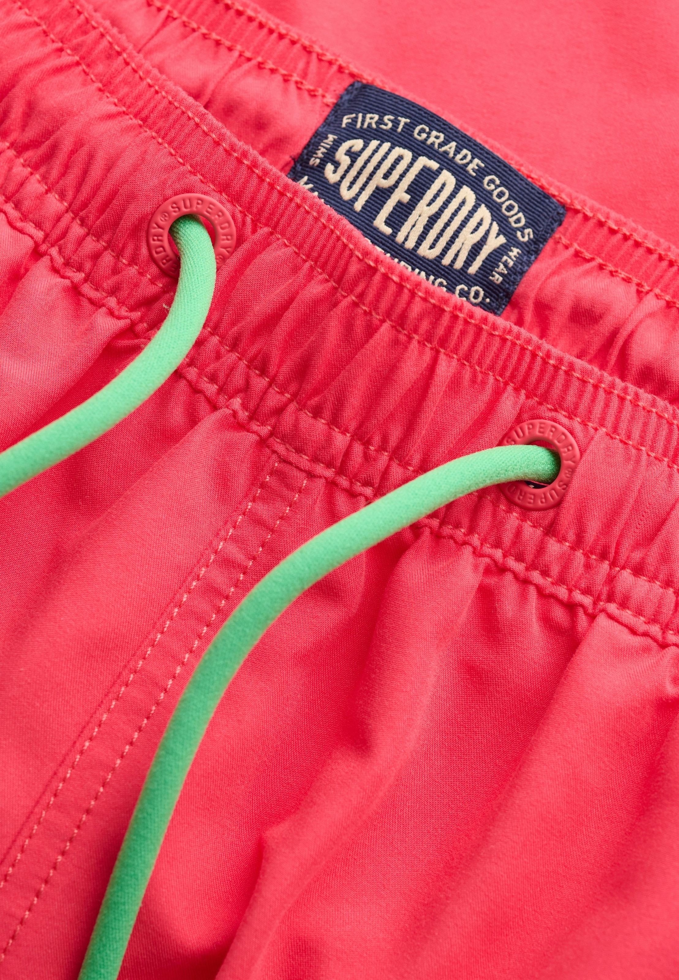 Superdry Short de bain »PRINTED LOGO 16 SWIM SHORT« coupe mode, design uni, en polyester, facile d'entretien