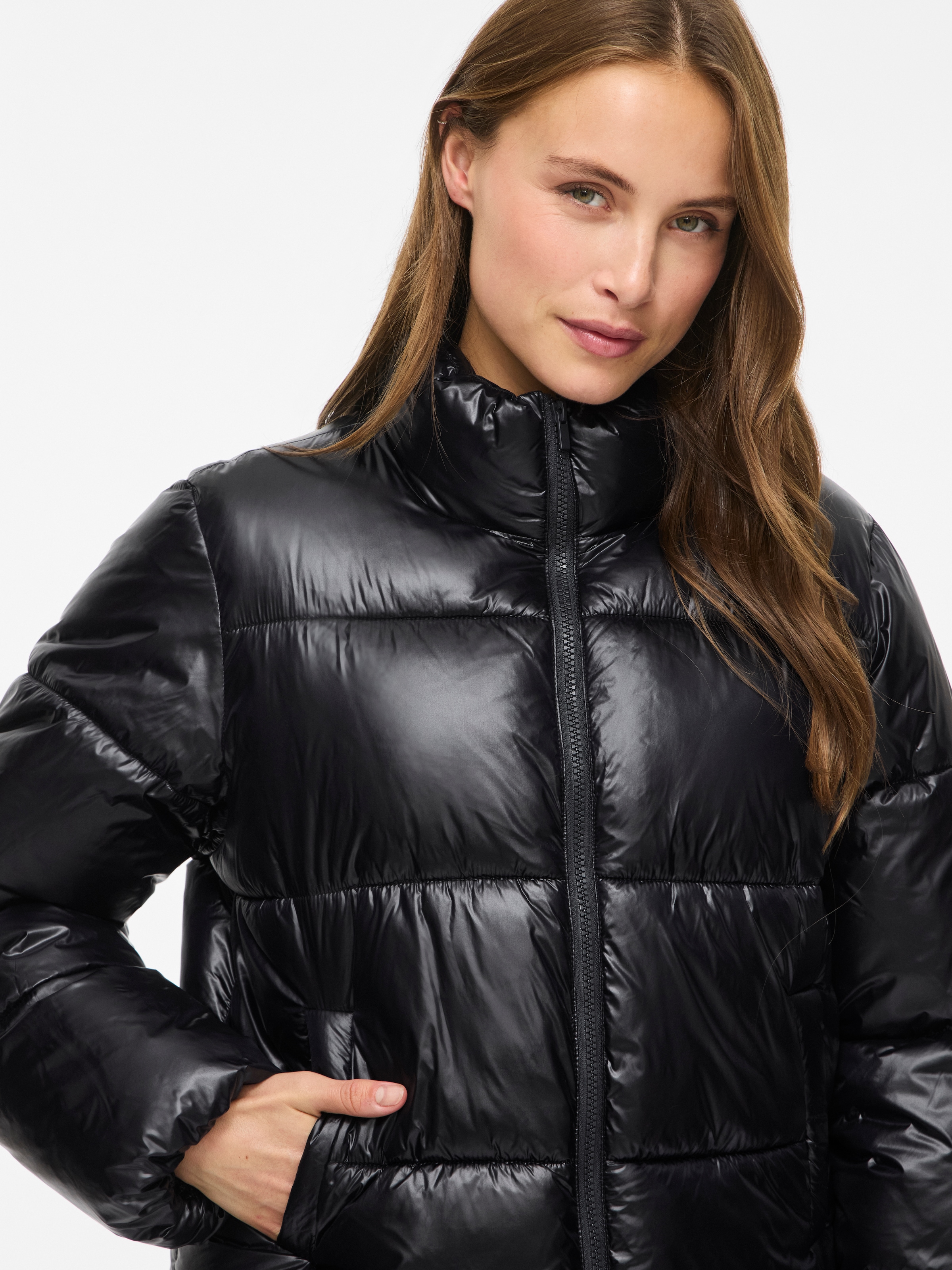 Vila Veste matelassée »VILYCHEE L/S SHORT PUFFER/TB« Kunstfaser, hoher Stehkragen