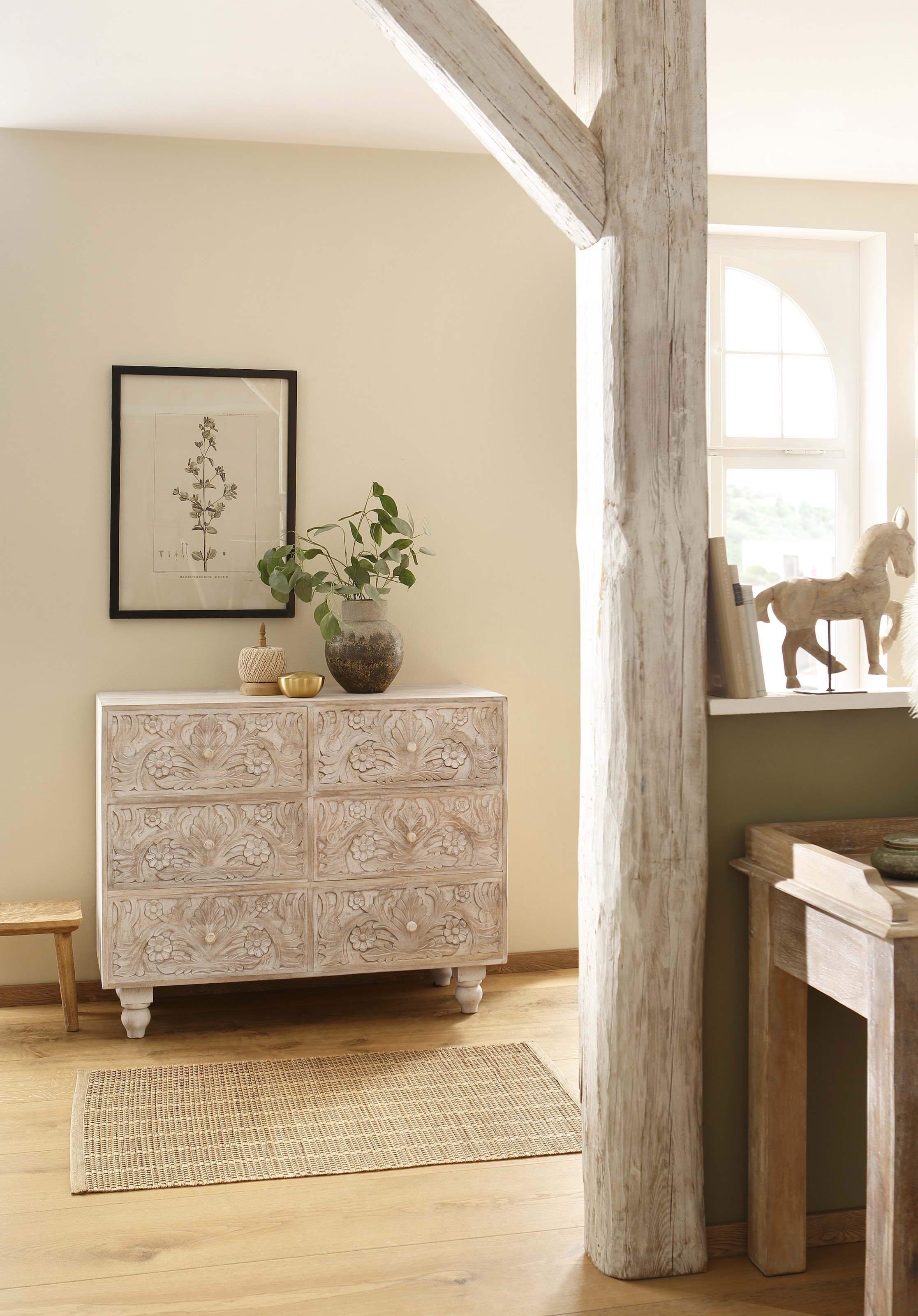 Home affaire Kommode »Lavin«, Mangoholz, mit dekorativen Schnitzereien, Handgefertigt, Breite 110 cm