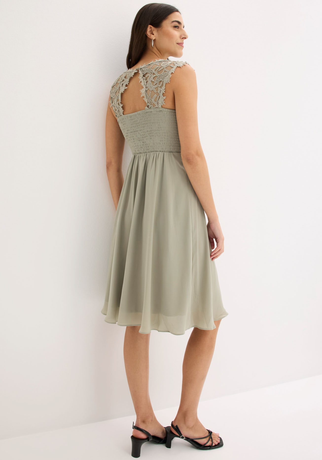 bonprix Mini-robe »Minikleid mit Spitze« 1 tlg. für besondere Anlässe, aus Polyester, taillierte Passform