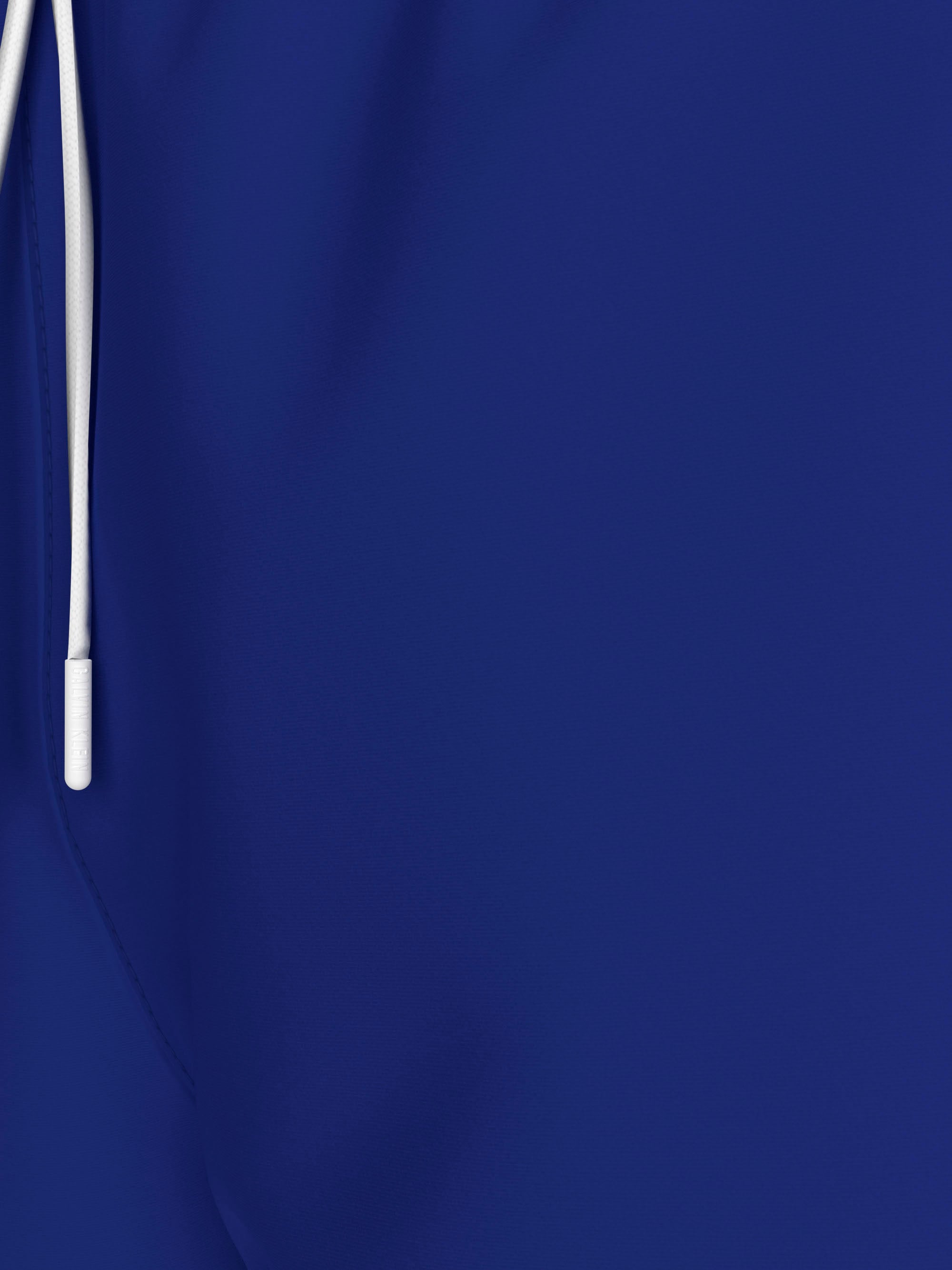 Calvin Klein Swimwear Badeshorts »MEDIUM DRAWSTRING« mit kontrastfarbenem Logo-Schrifztug am Bein