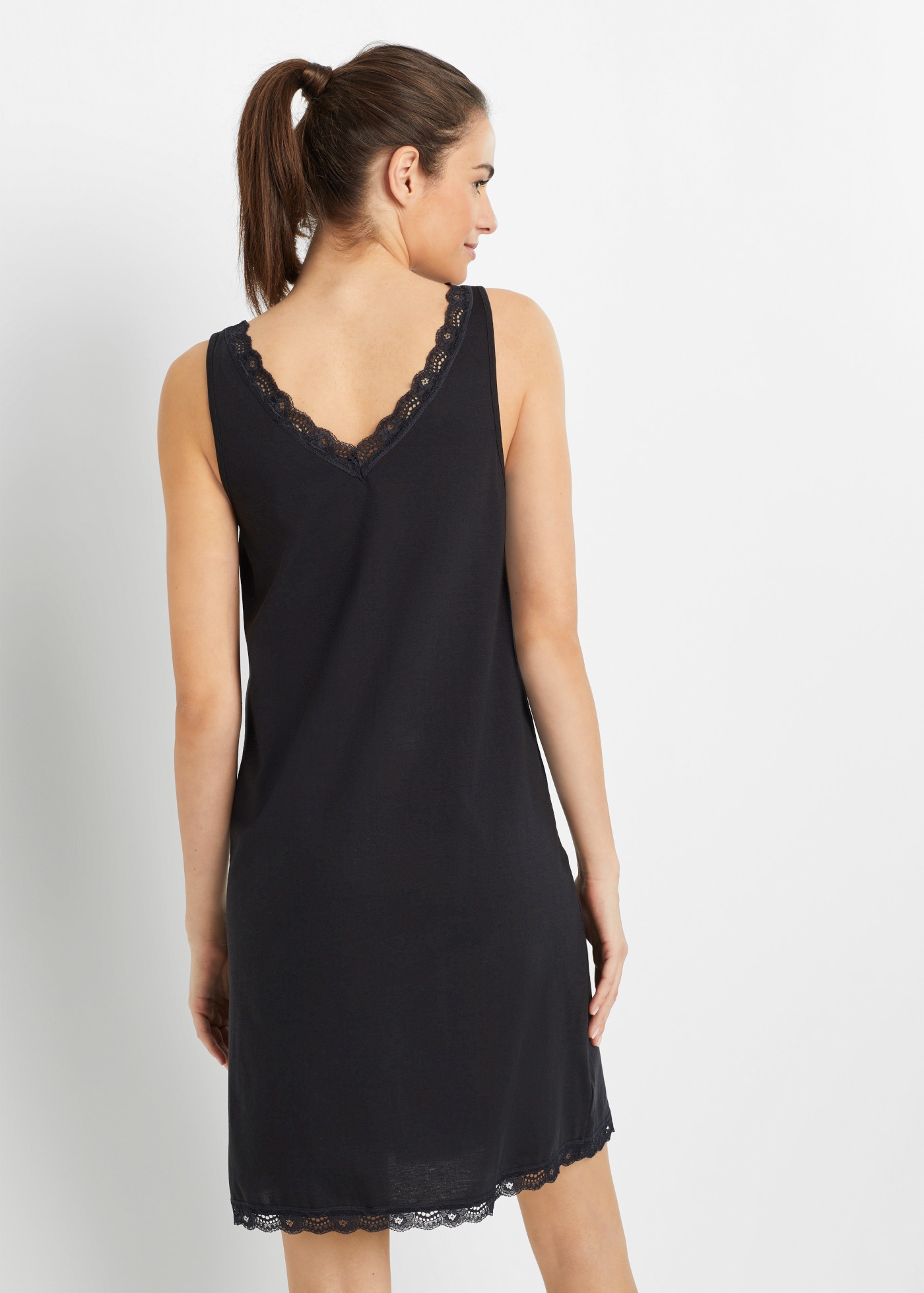 bonprix Nachthemd fliessendes Nachtkleid, mit zarten Spitzendetails, ärmellos