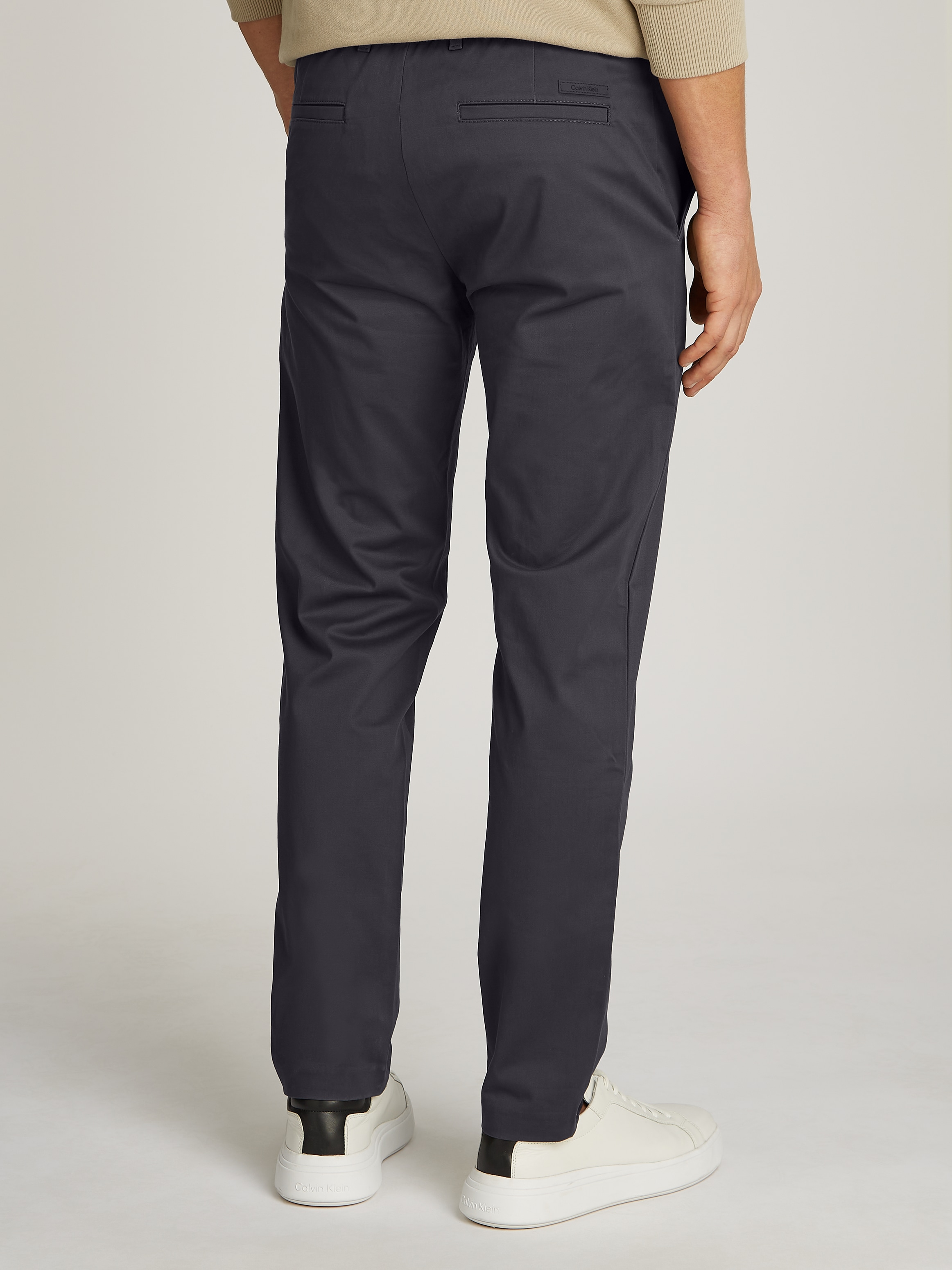 Calvin Klein Chinohose »SATEEN STRETCH TAPERED«, mit Logoprägung