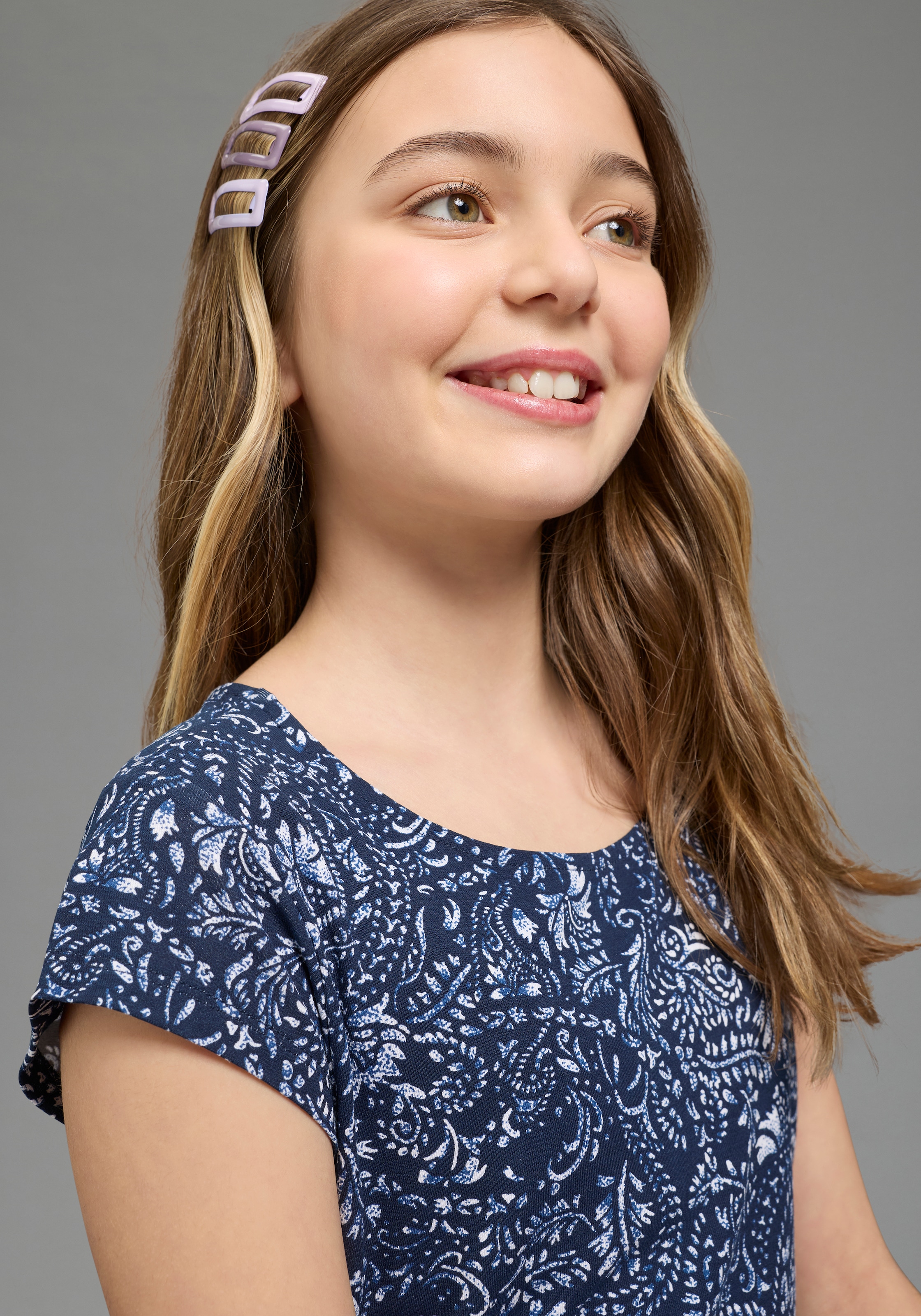 KIDSWORLD Robe en jersey »Viskose-Kleid mit Paisley Allover« Sans poches Viskosekleid für Mädchen, mit modischem Druck, bequeme Passform