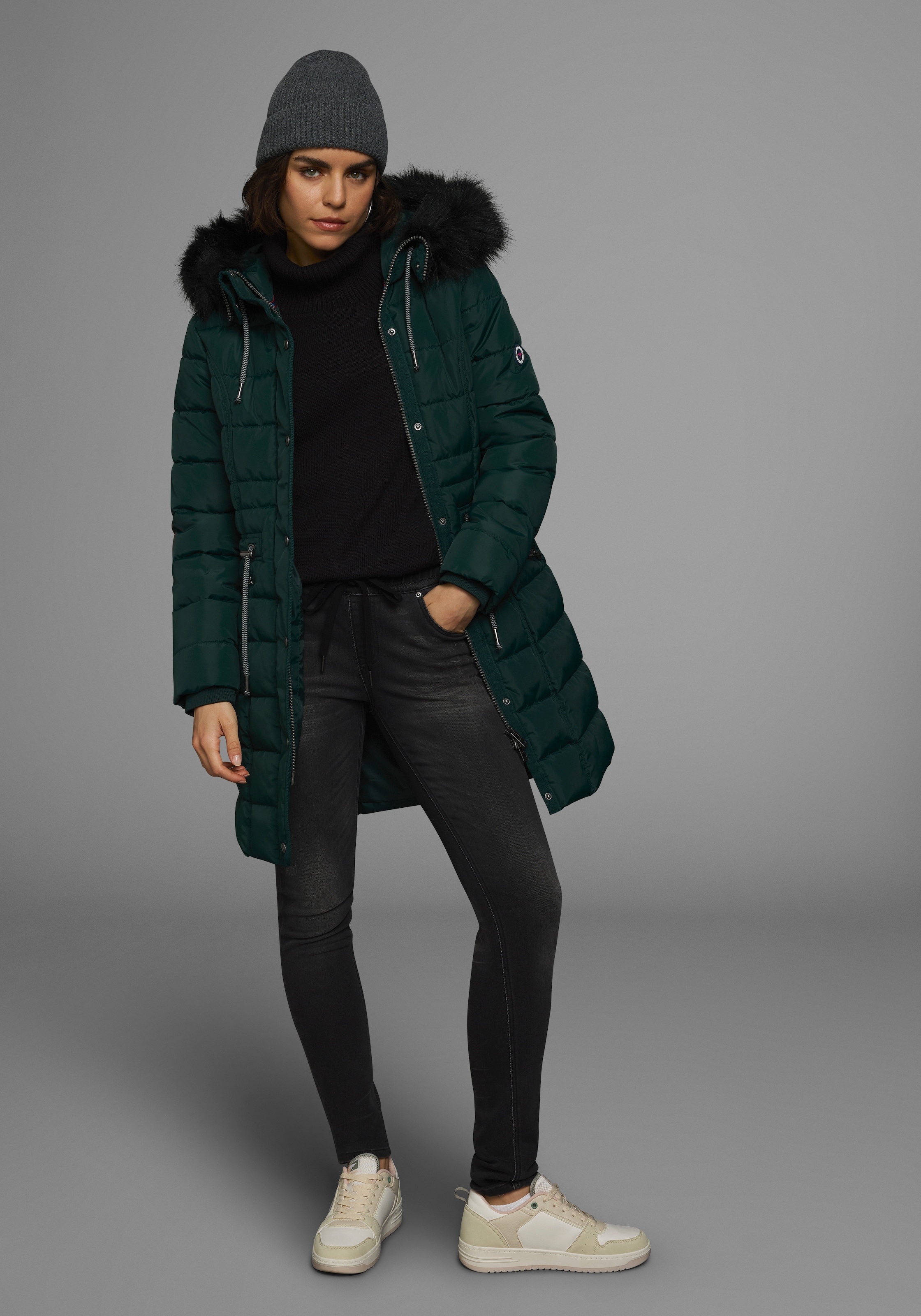 KangaROOS Steppjacke, mit Kapuze, figurbetonter Schnitt, mit Reissverschlusstaschen