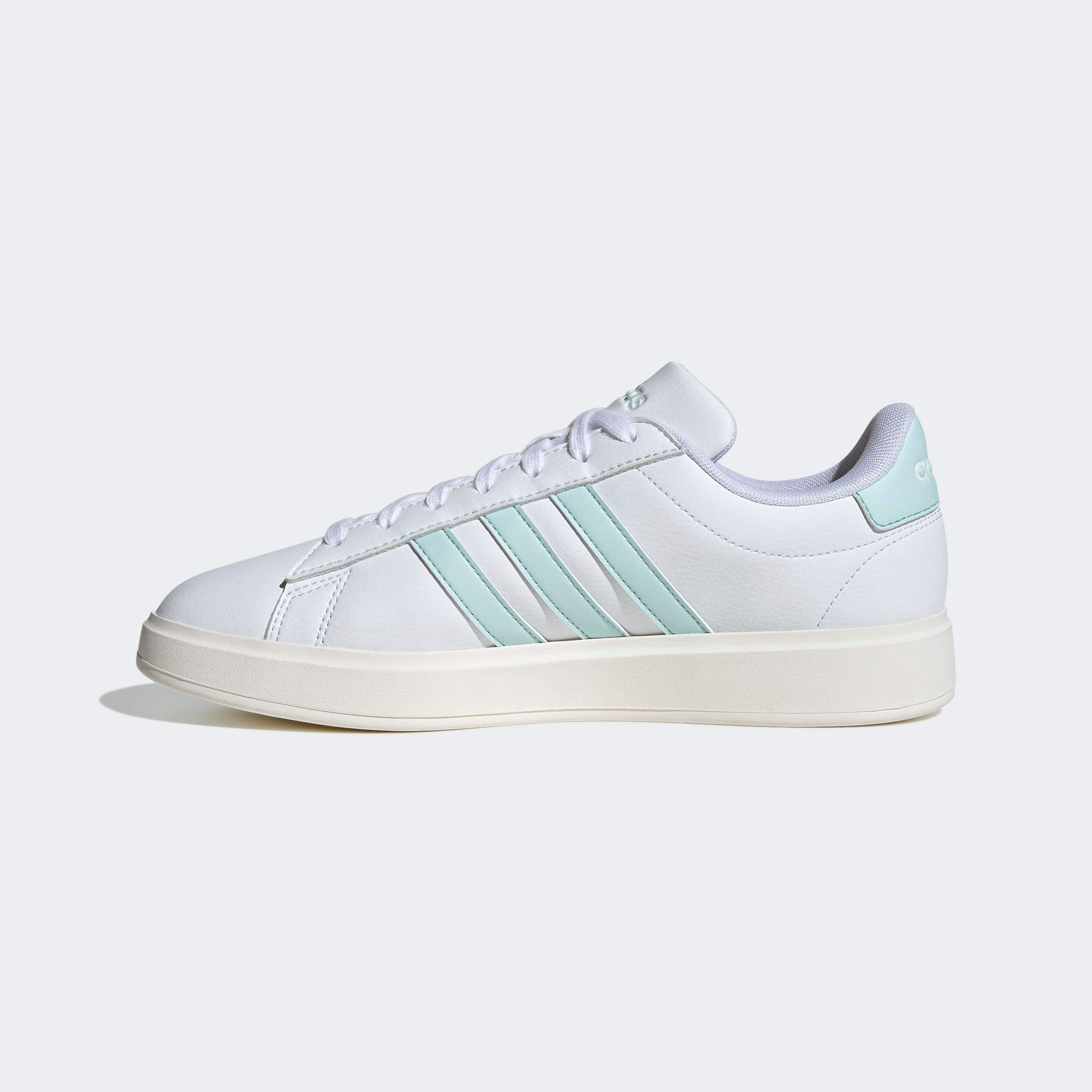 adidas Sportswear Sneaker »GRAND COURT CLOUDFOAM LIFESTYLE COURT COMFORT«, Design auf den Spuren des adidas Superstar