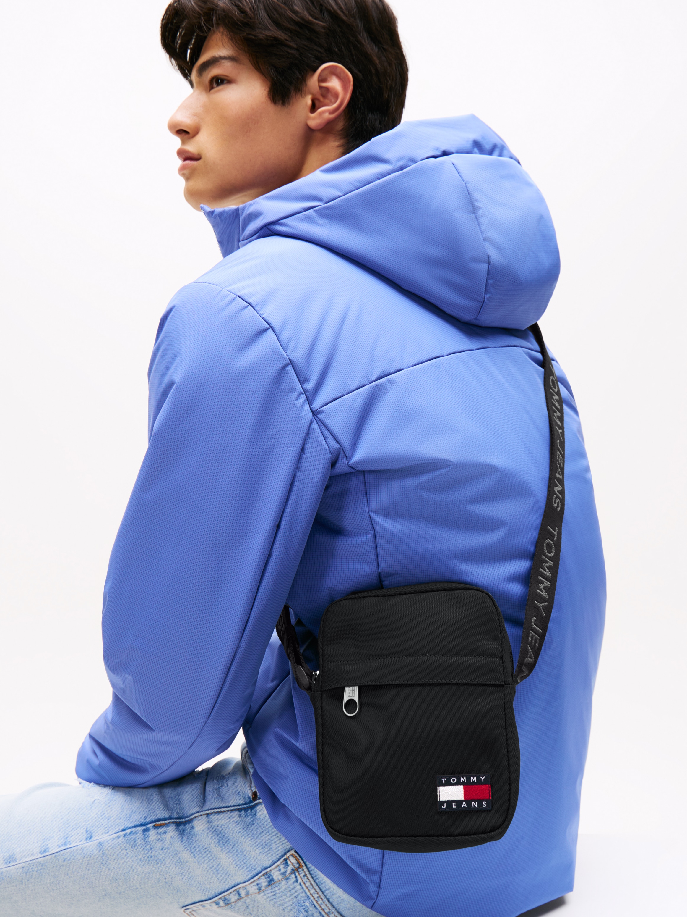 Tommy Jeans Sac à bandoulière »TJM ESS DAILY REPORTER« Sac bandoulière homme, sac de loisirs avec écusson drapeau Tommy Jeans