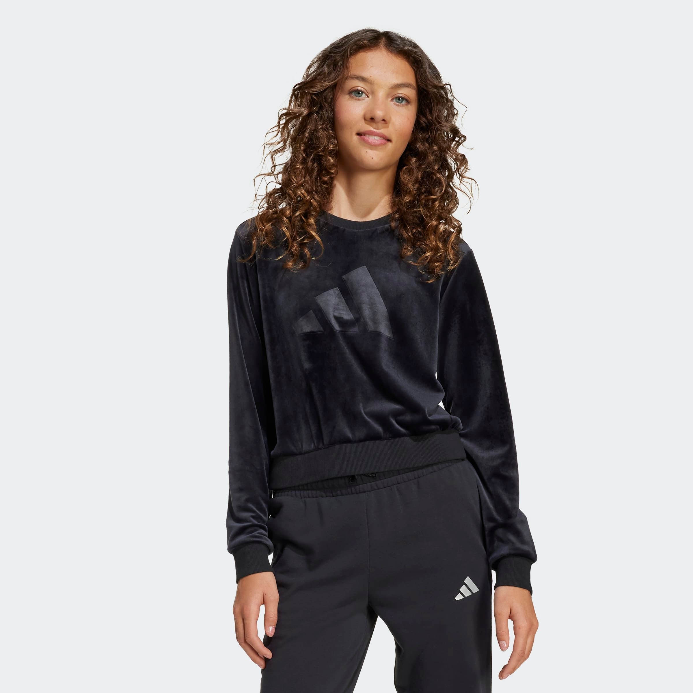 Image of adidas Sportswear Sweatshirt "GIRL HOLIDAY", aus weichem Samt, bauchfreier Schnitt, Rundhalsausschnitt