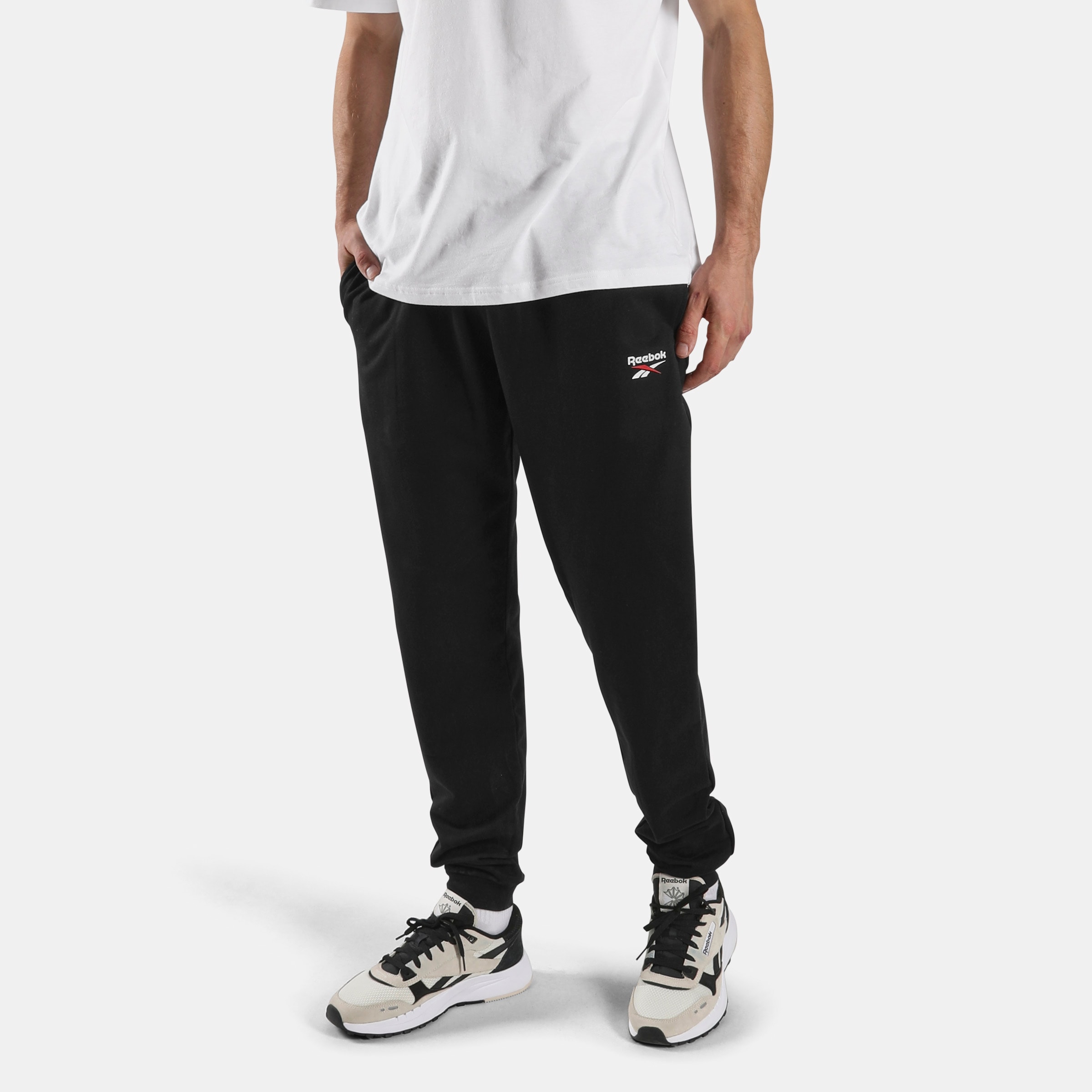 Image of Reebok Jogginghose "ID SMALL LOGO FRENCH TERRY JOGGER PANTS" für Erwachsene geeignet, aus Baumwolle, in den Grössen S bis XXL