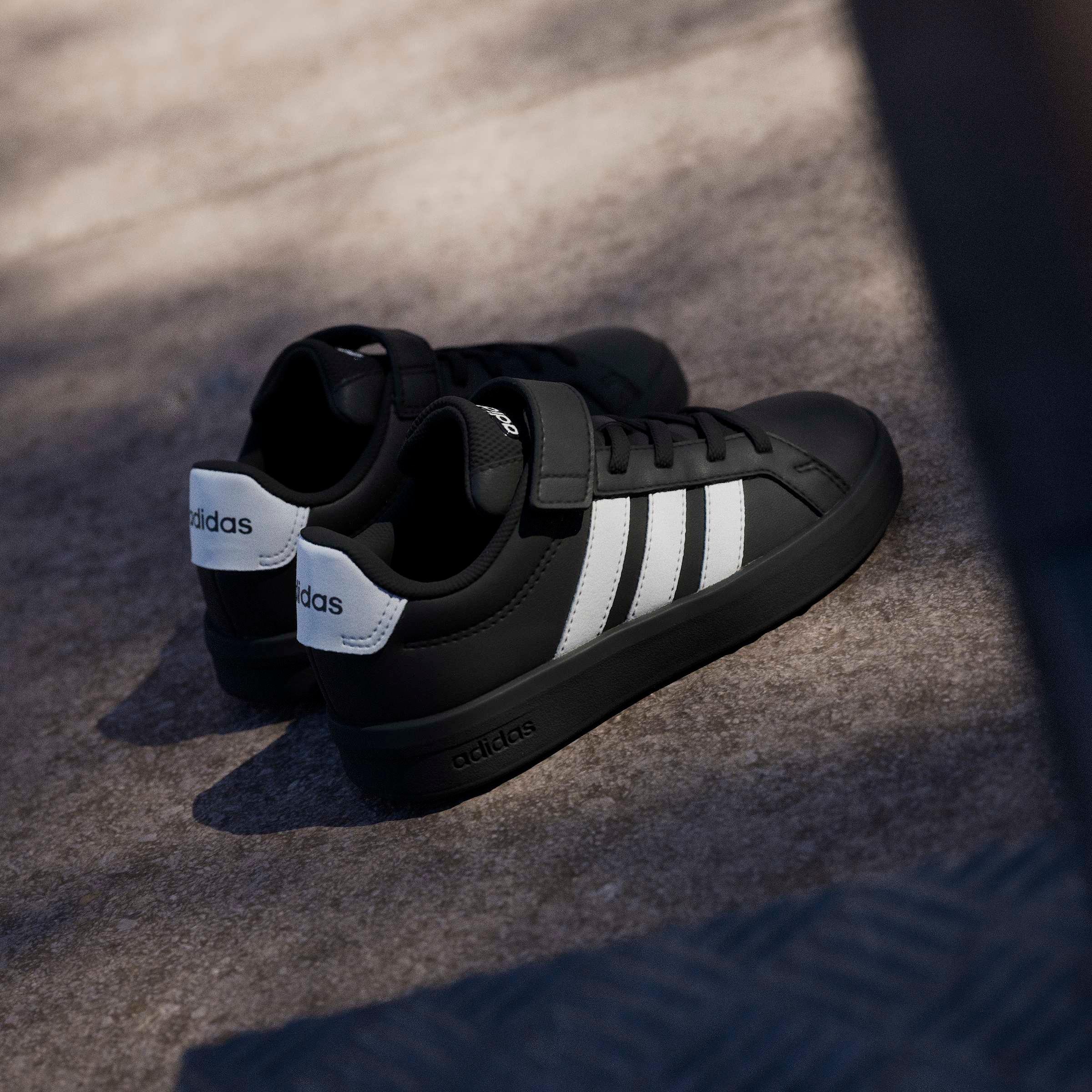 adidas Sportswear Sneaker »GRAND COURT 3.0 SCHUHE FÜR KINDER«  mit Klettverschluss, für Kinder