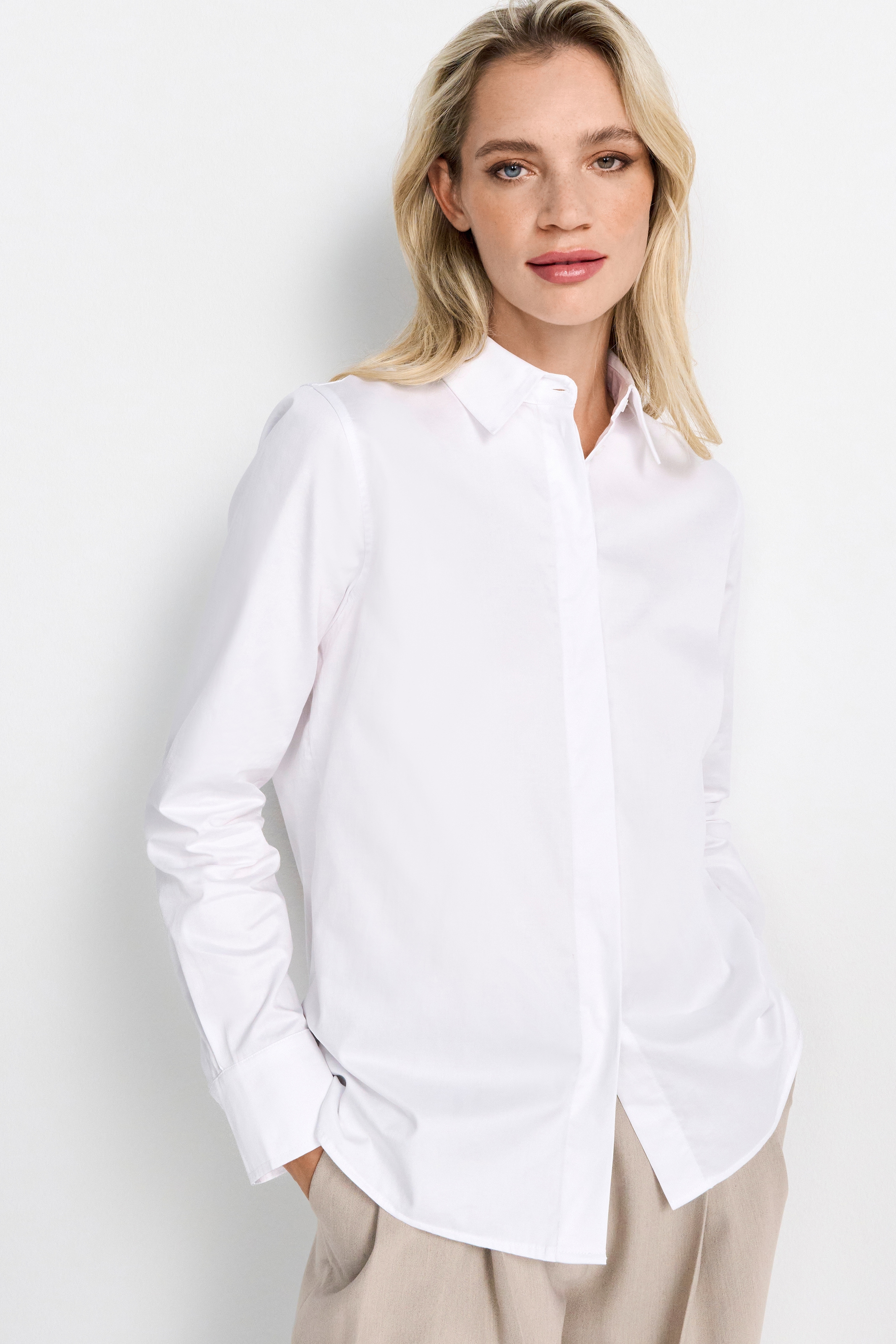 Image of RICHROYAL Klassische Bluse Mit Markenlabel am Rücken