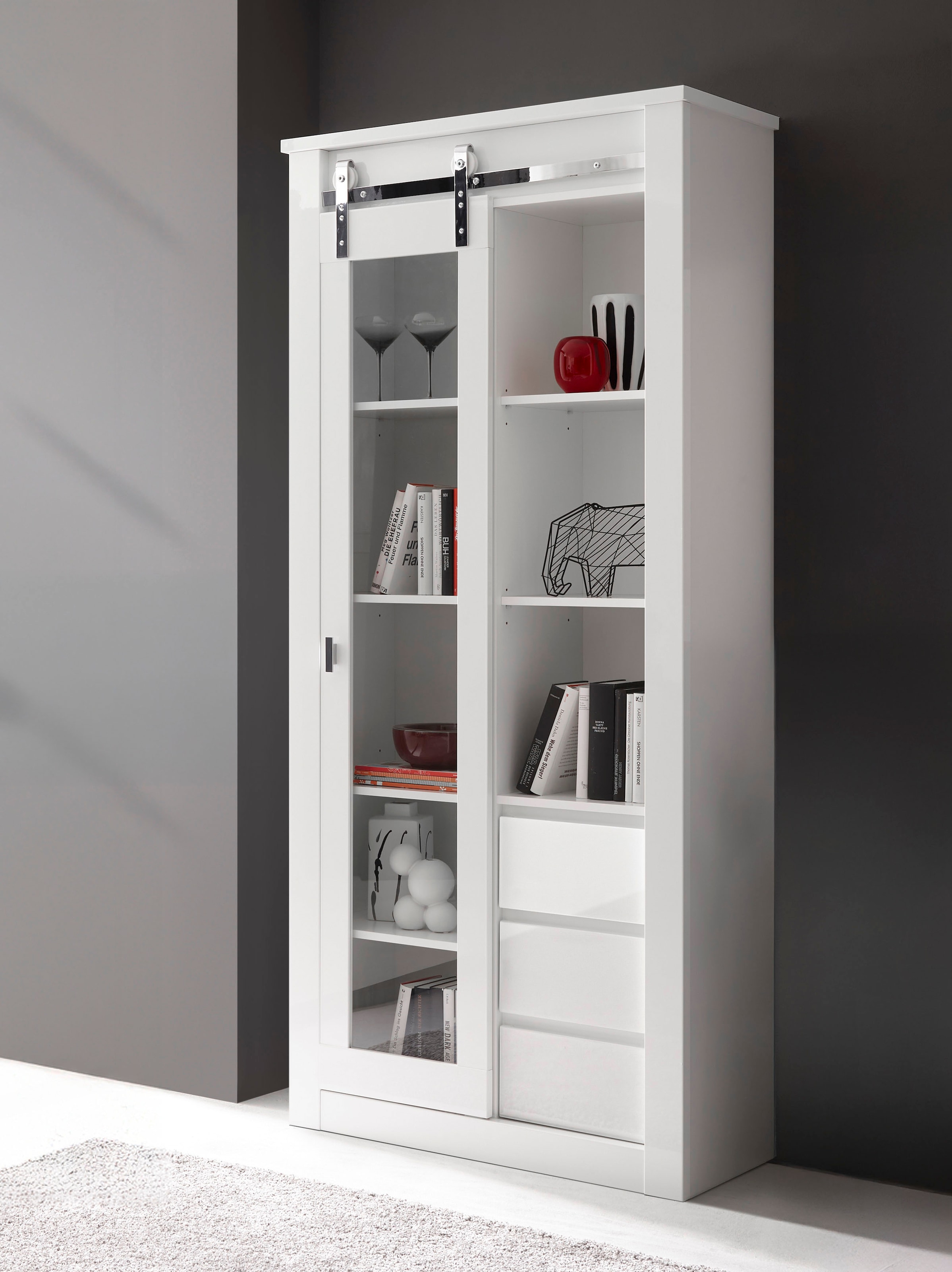 Home affaire Vitrine »Daytona, moderner Hochschrank, Glasvitrine in Weiss Hochglanz« mit Schiebetürenbeschlag in Chrom-Optik, ausreichend Stauraum