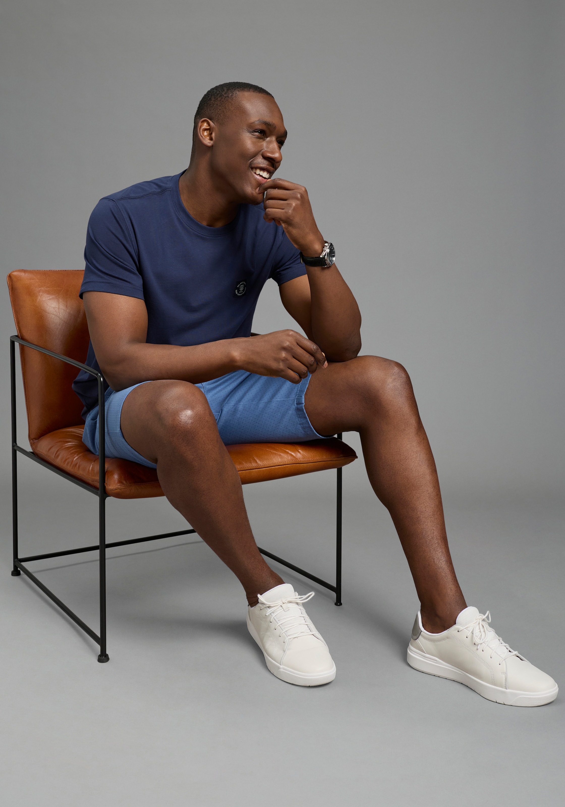 DELMAO Shirt à col rond »Neue Kollektion!« casual Stil, Kurzarm, normale Passform, mit Print-Applikation