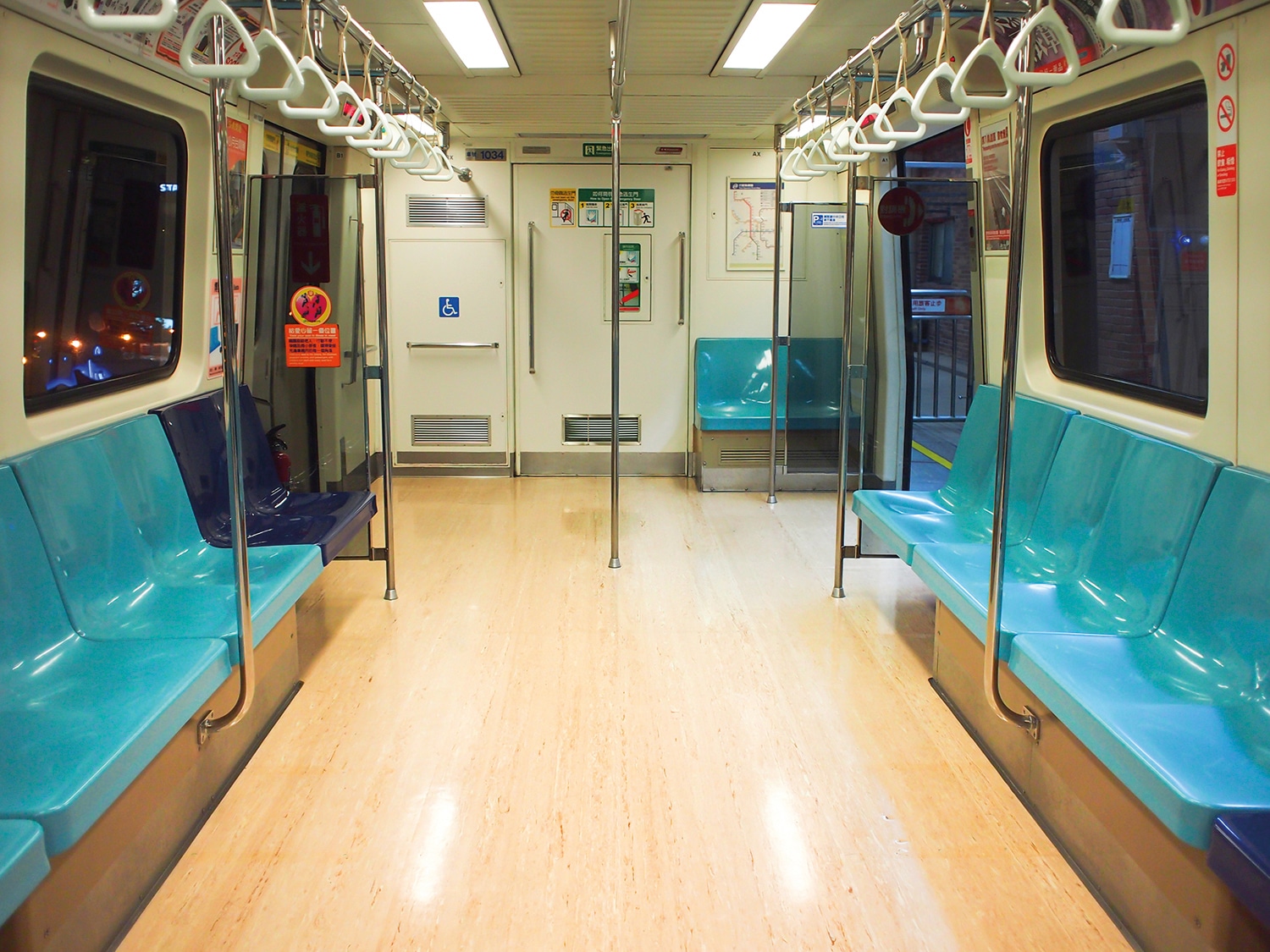 Image of Papermoon Fototapete "Empty Subway" glatt