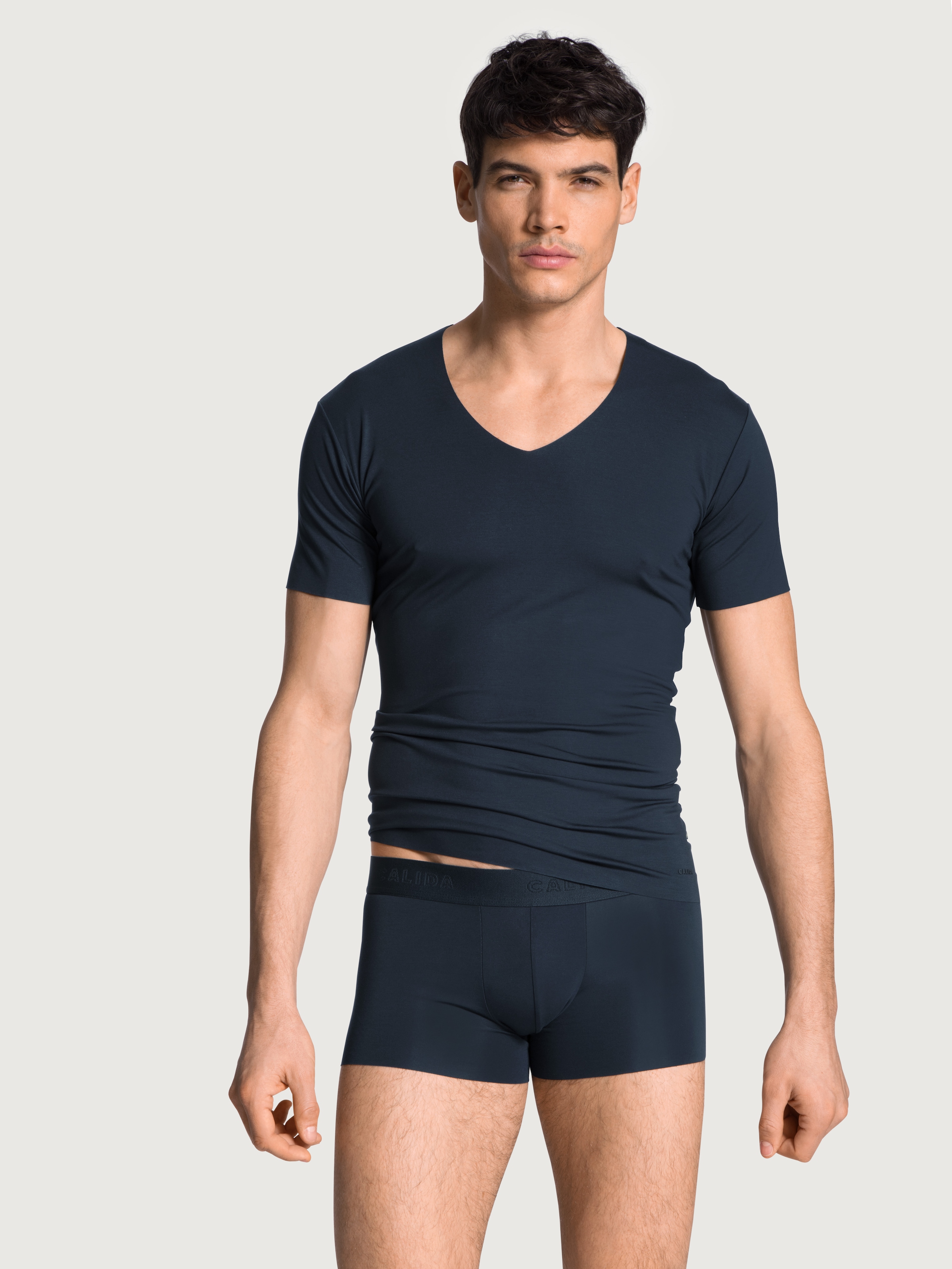 Image of CALIDA V-Shirt "Clean Line" V-Neck, elastisch, Interlock-Qualität, Kurzarm, schnelltrocknend