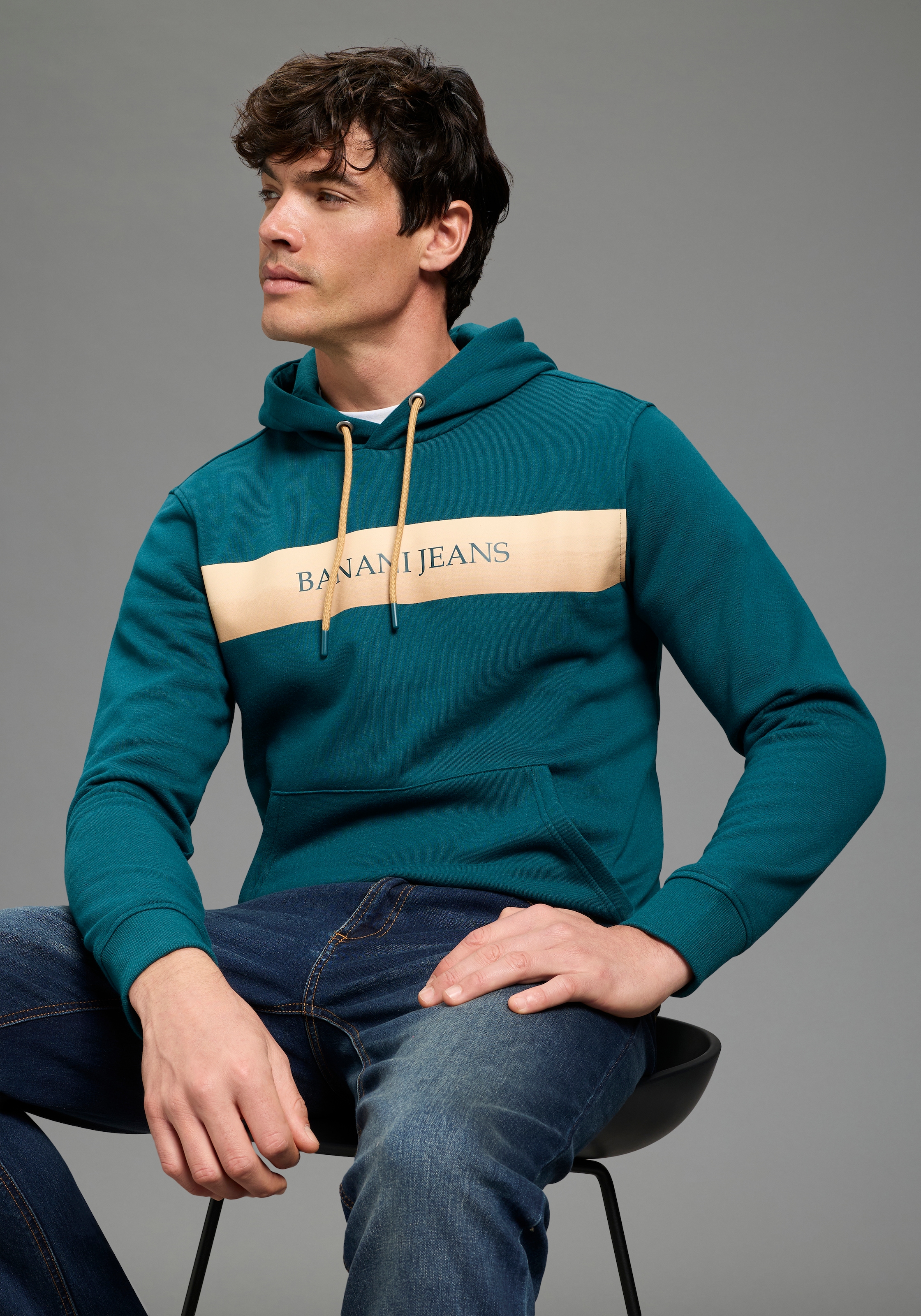 Image of Bruno Banani Kapuzensweatshirt, mit Kapuze und Kordelzügen, mit Kängurutasche, schmale Passform
