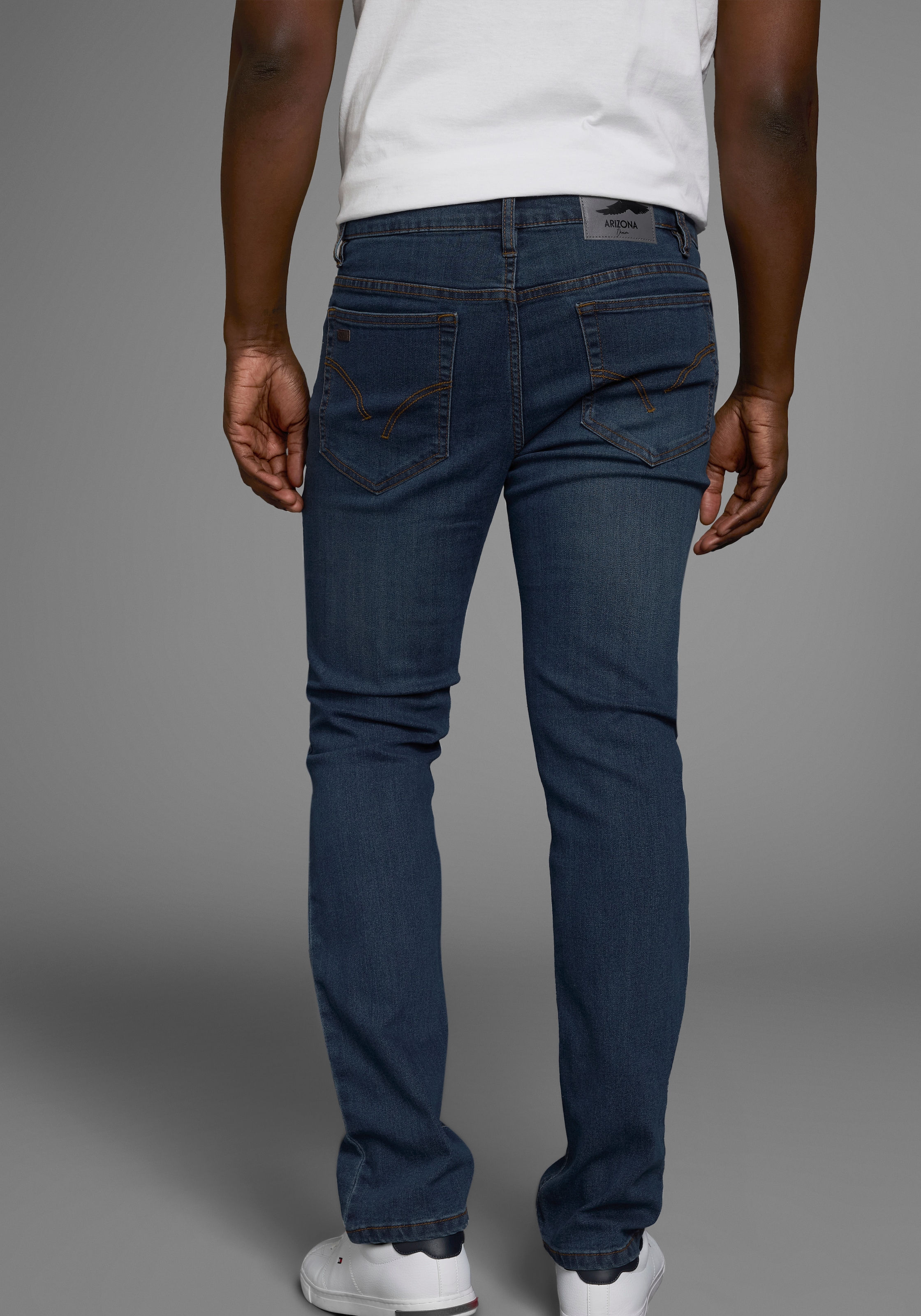 Arizona Straight-Jeans, gerade Beinform, dezente Used-Waschung, niedrige Leibhöhe