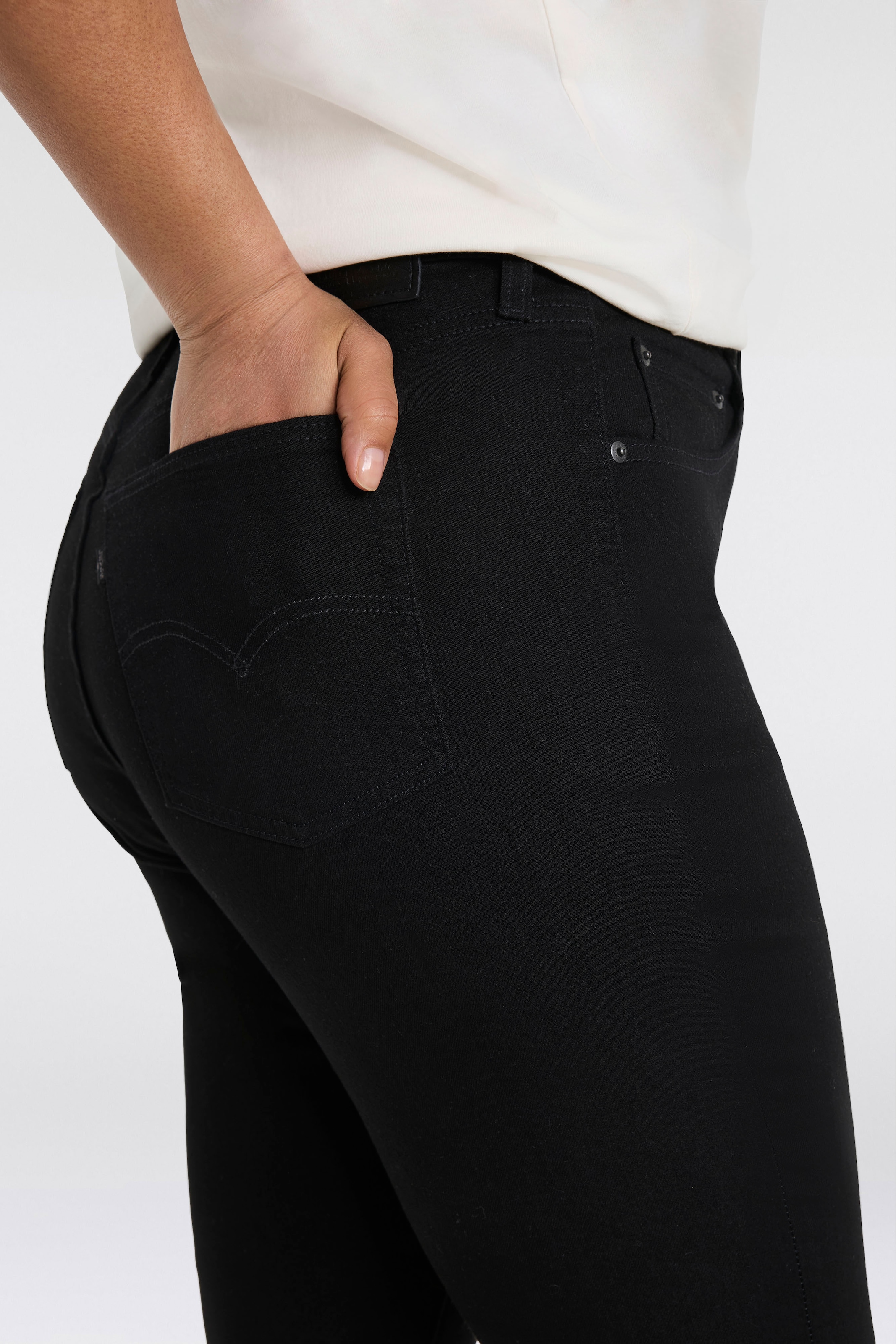 Levi's® Plus Skinny-fit-Jeans »721 PL HI RISE SKINNY«, sehr figurbetonter Schnitt